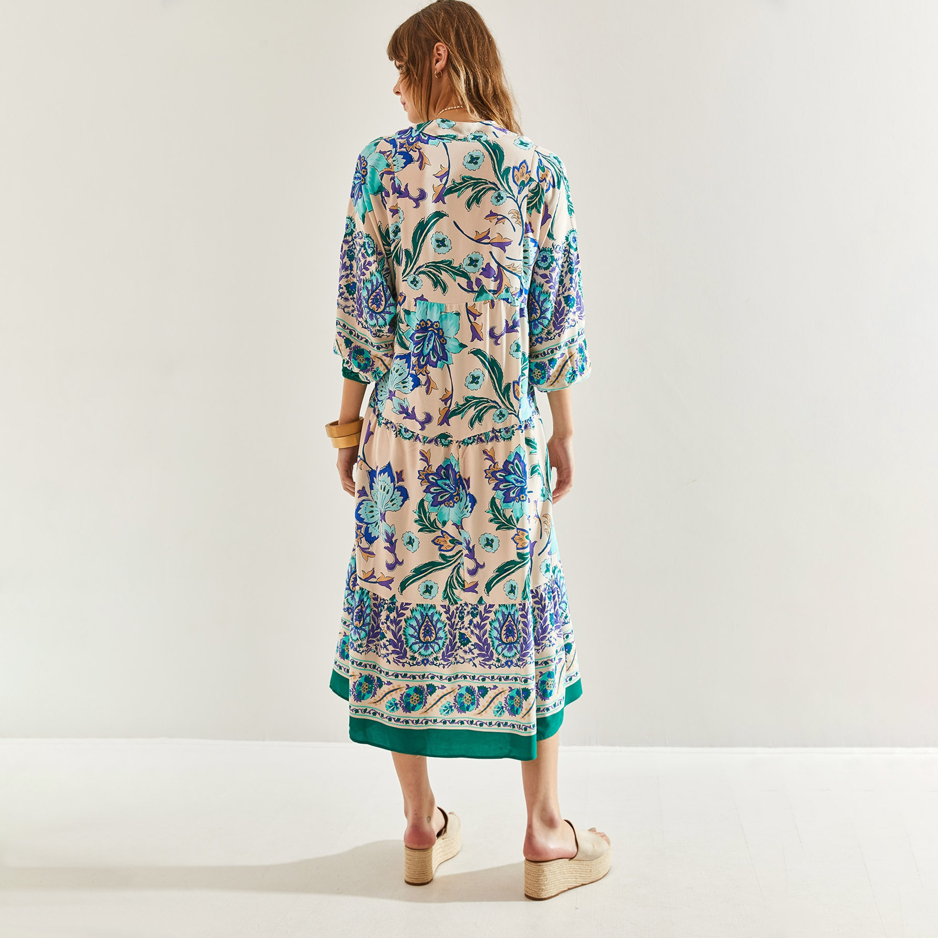 فستان متوسط الطول بأكمام مرنة وطبعة زهور من الماندرين للنساء من بيانكو لوتشي-women-clothing-dresses-image-4