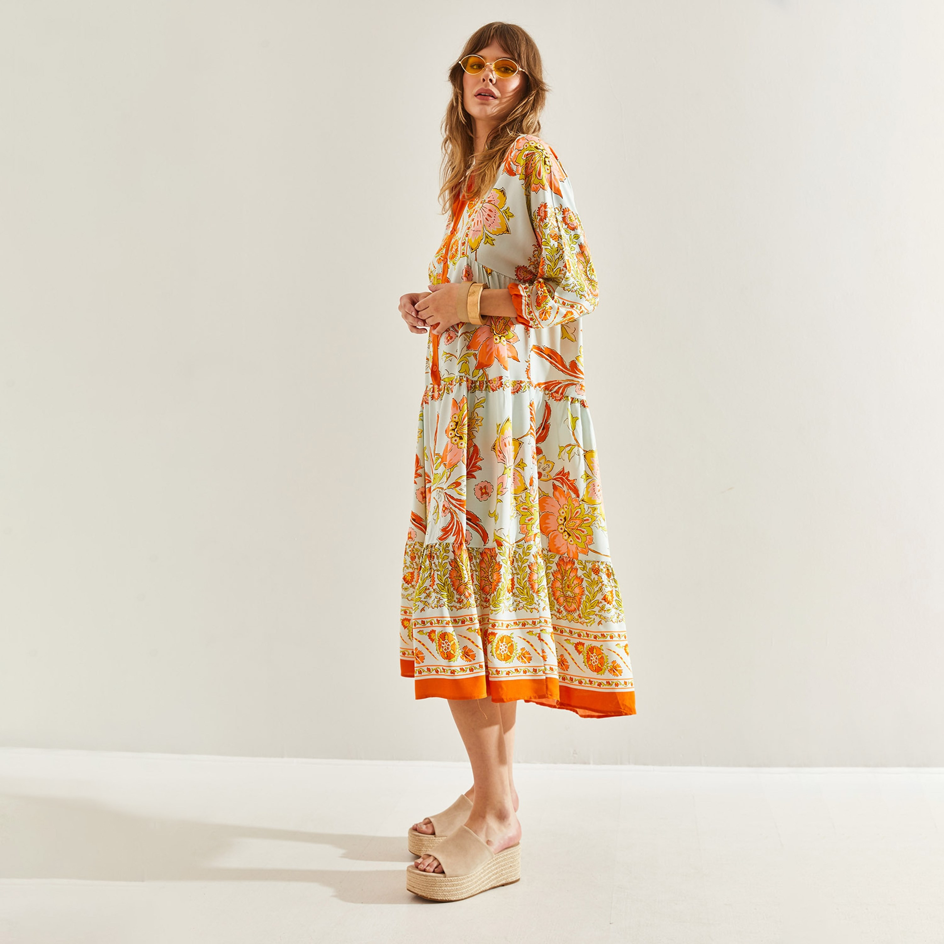 فستان متوسط الطول بأكمام مرنة وطبعة زهور من الماندرين للنساء من بيانكو لوتشي-women-clothing-dresses-image-7