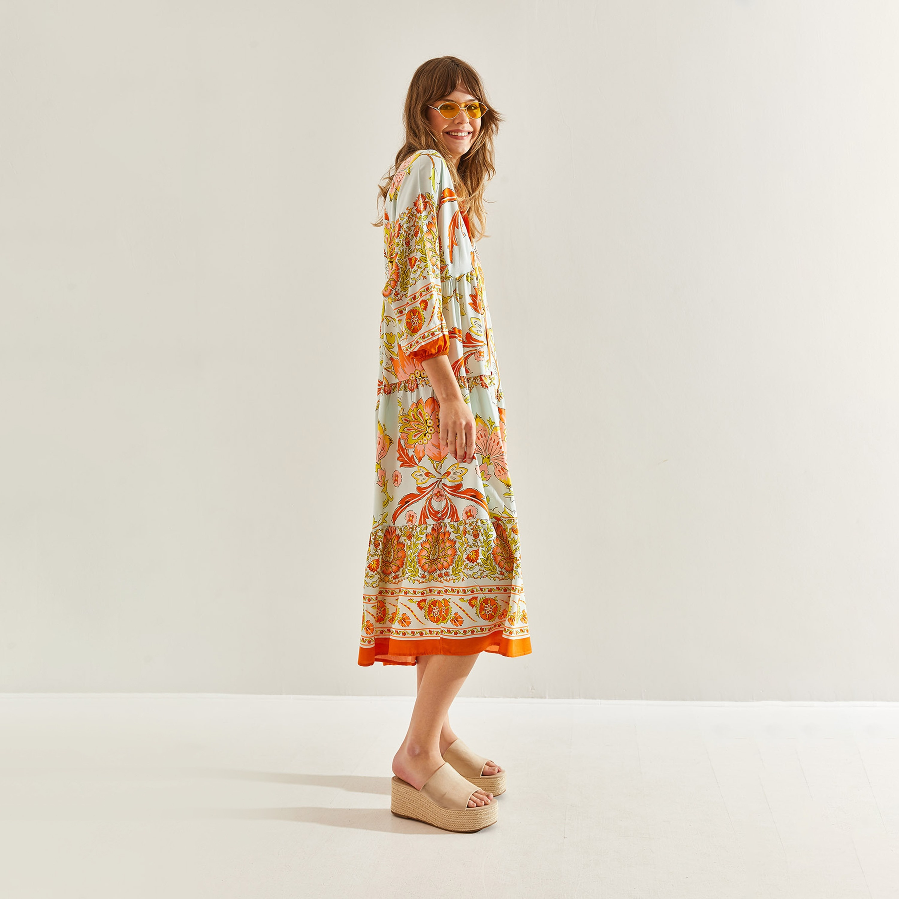 فستان متوسط الطول بأكمام مرنة وطبعة زهور من الماندرين للنساء من بيانكو لوتشي-women-clothing-dresses-image-8