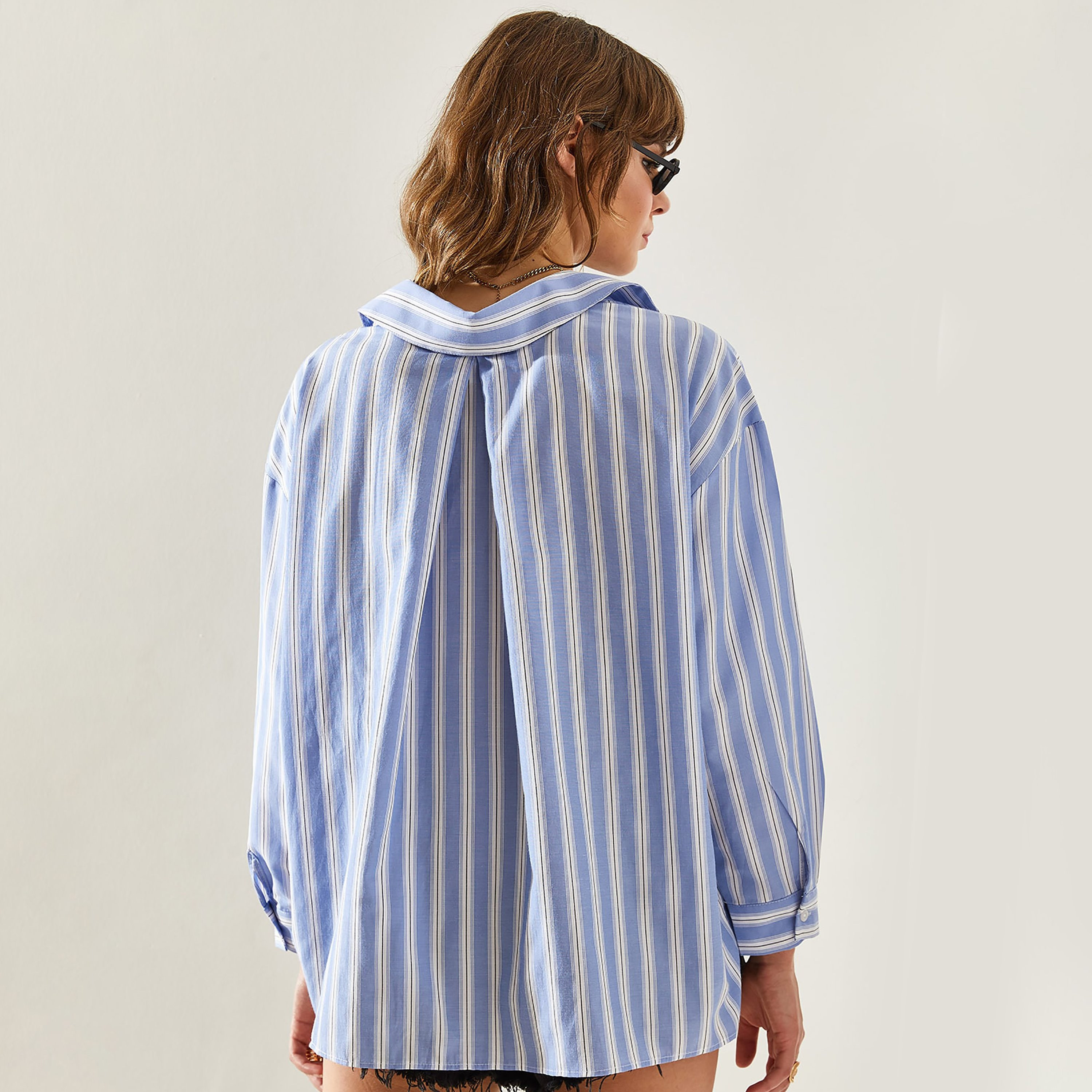 قميص نسائي أزرق مخطط بأكمام منسدلة وياقة من بيانكو لوتشي-women-clothing-shirtsandblouses-shirts-image-3