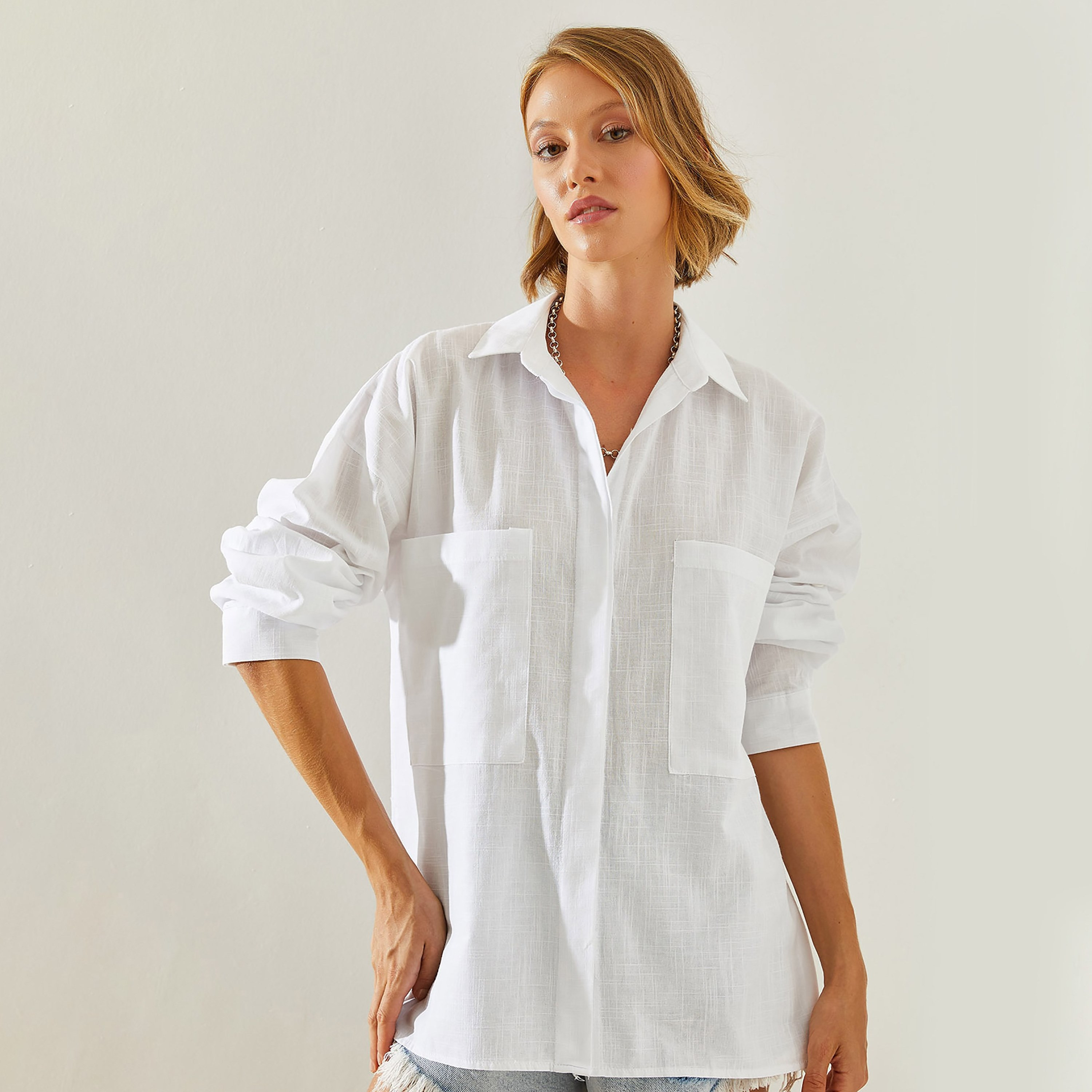 قميص نسائي أبيض من الكتان بأكمام منسدلة وياقة من بيانكو لوتشي-women-clothing-shirtsandblouses-shirts-image-1