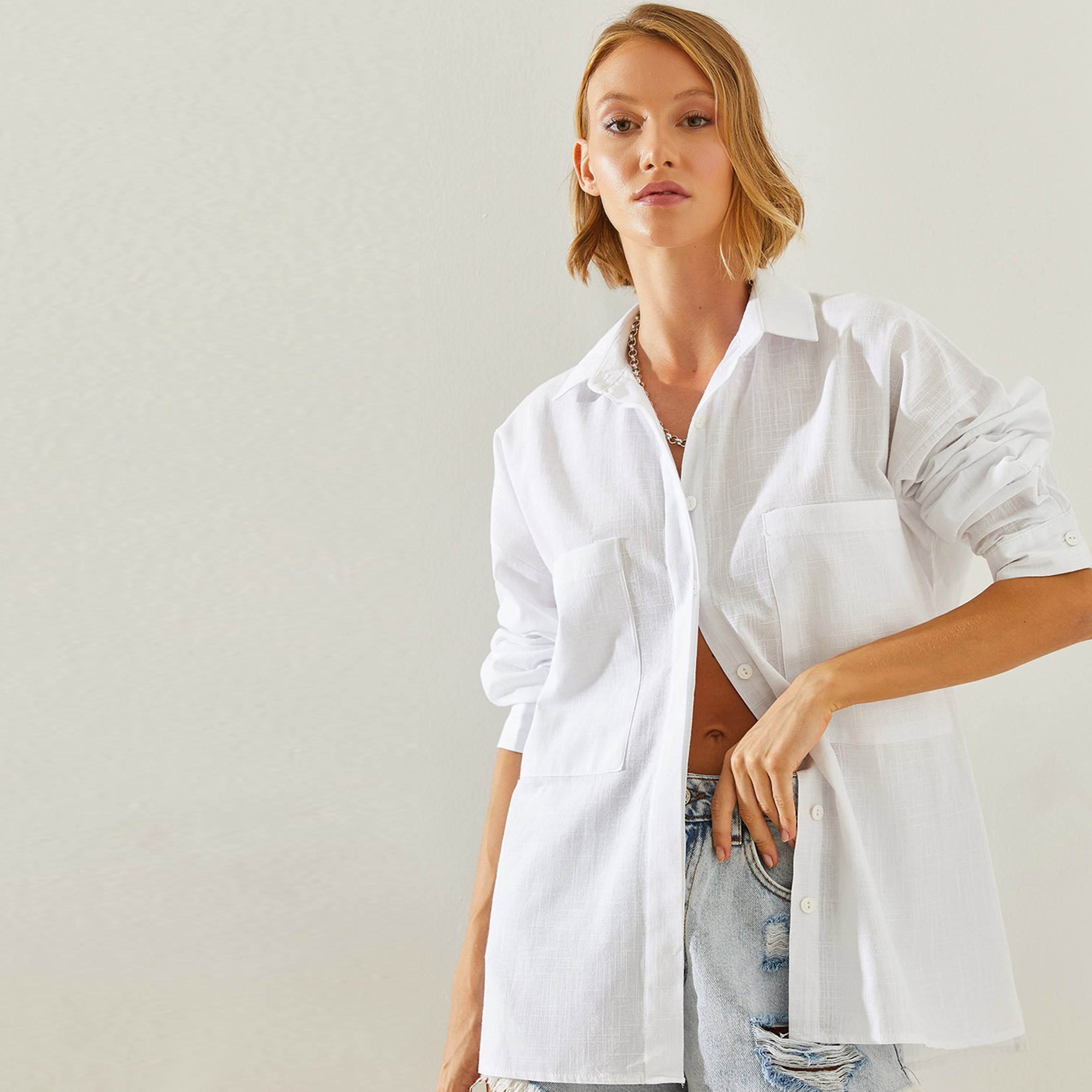 قميص نسائي أبيض من الكتان بأكمام منسدلة وياقة من بيانكو لوتشي-women-clothing-shirtsandblouses-shirts-image-2