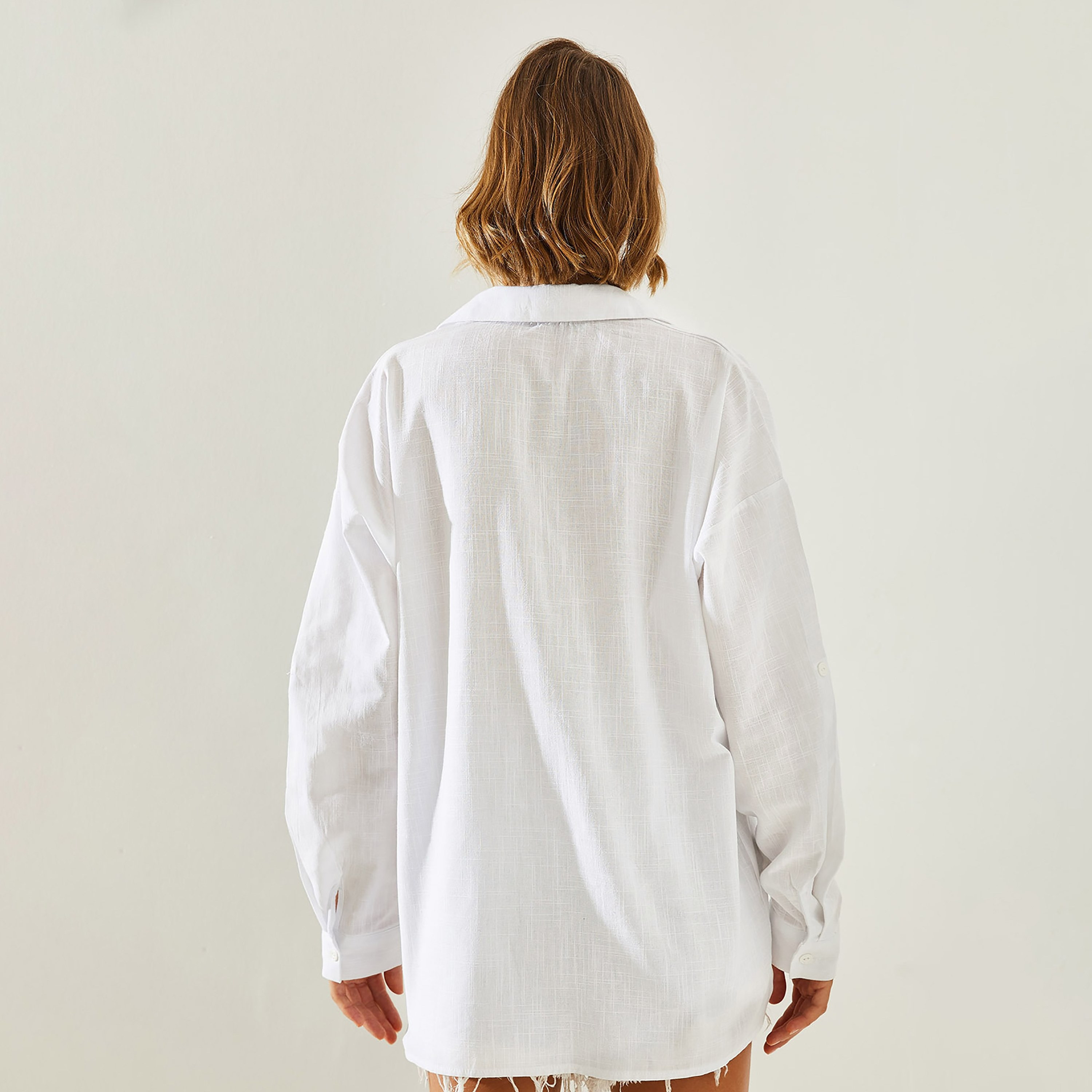 قميص نسائي أبيض من الكتان بأكمام منسدلة وياقة من بيانكو لوتشي-women-clothing-shirtsandblouses-shirts-image-3