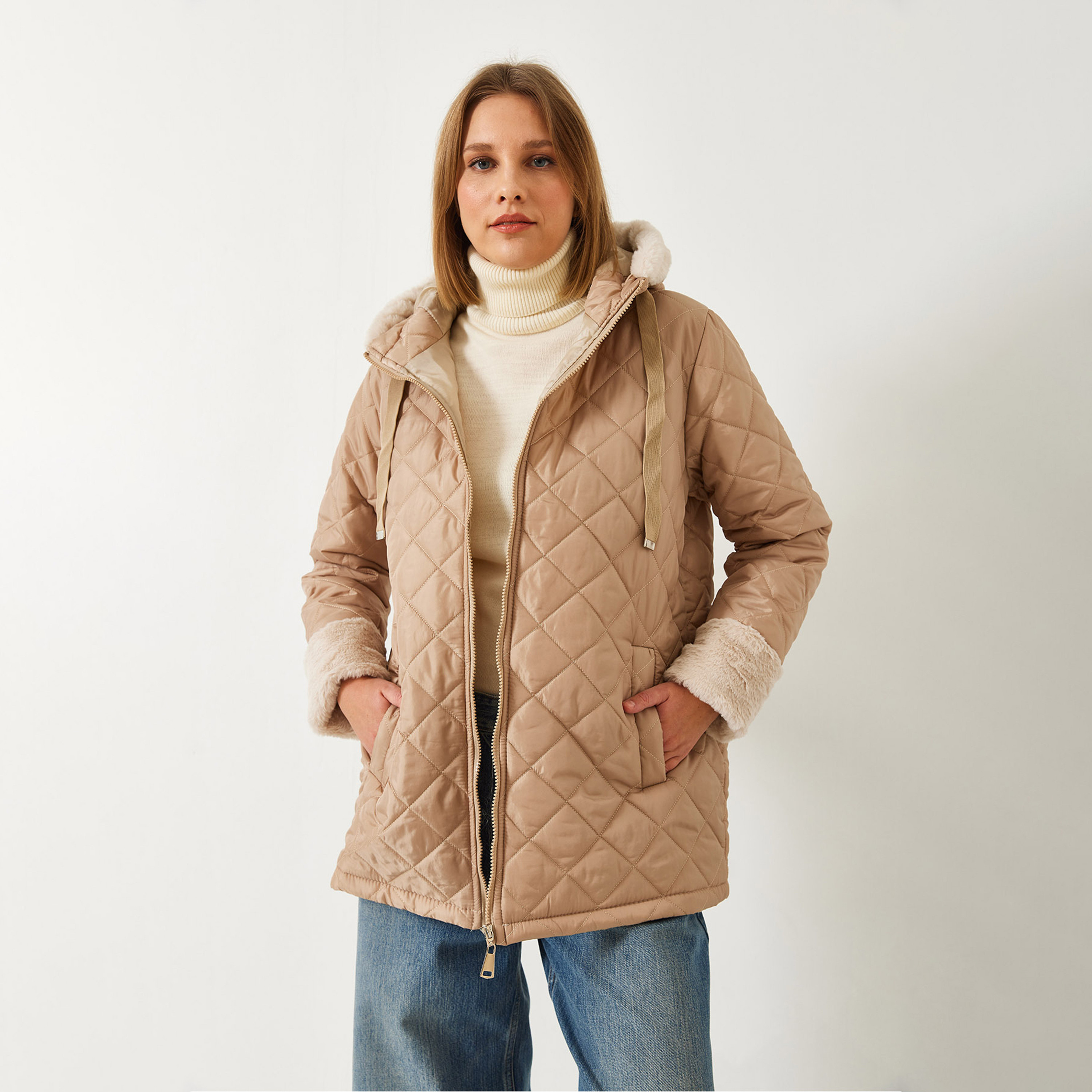جاكيت مبطن بقلنسوة نسائي باللون البيج من بيانكو لوتشي-women-clothing-coatsandjackets-jackets-image-1