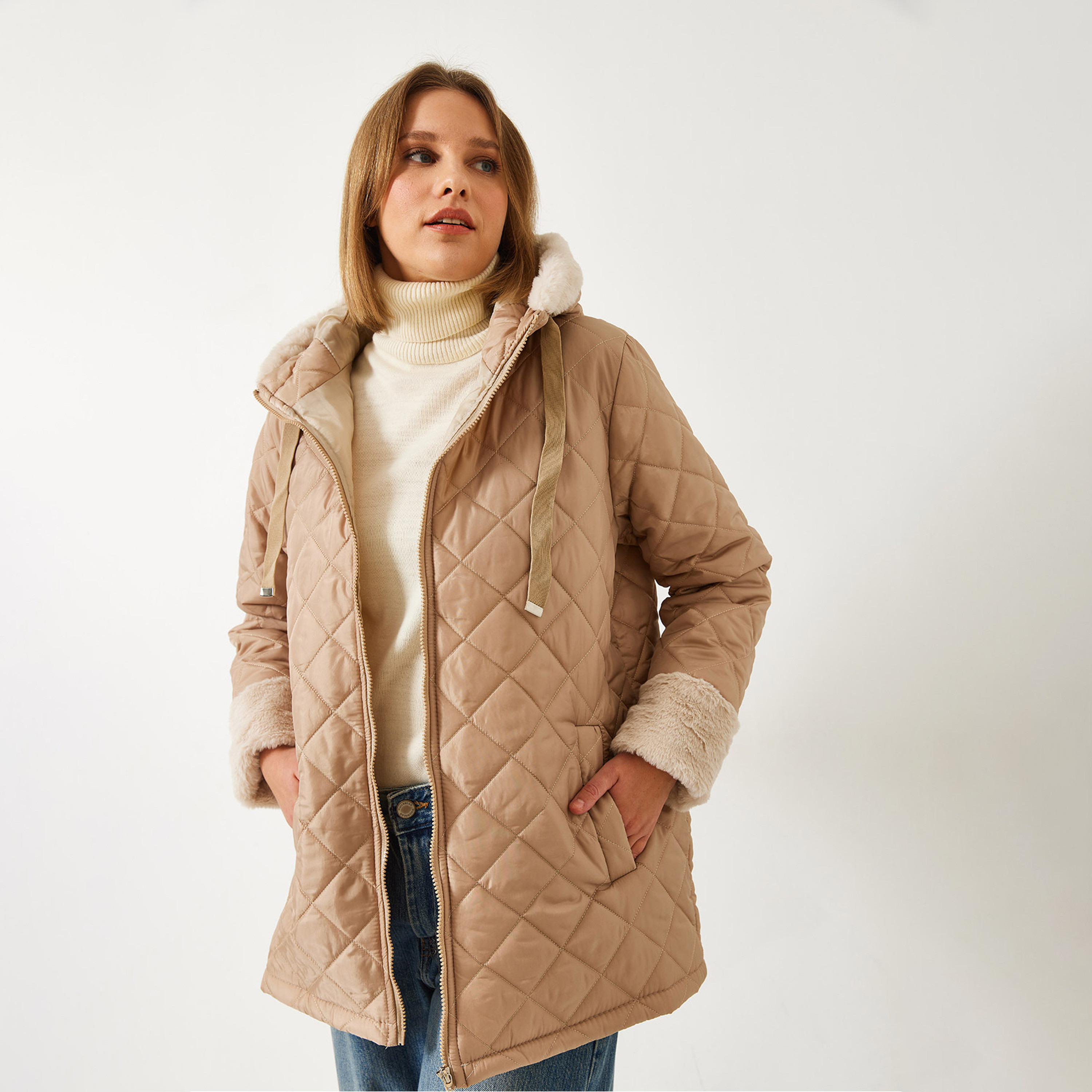 جاكيت مبطن بقلنسوة نسائي باللون البيج من بيانكو لوتشي-women-clothing-coatsandjackets-jackets-image-2
