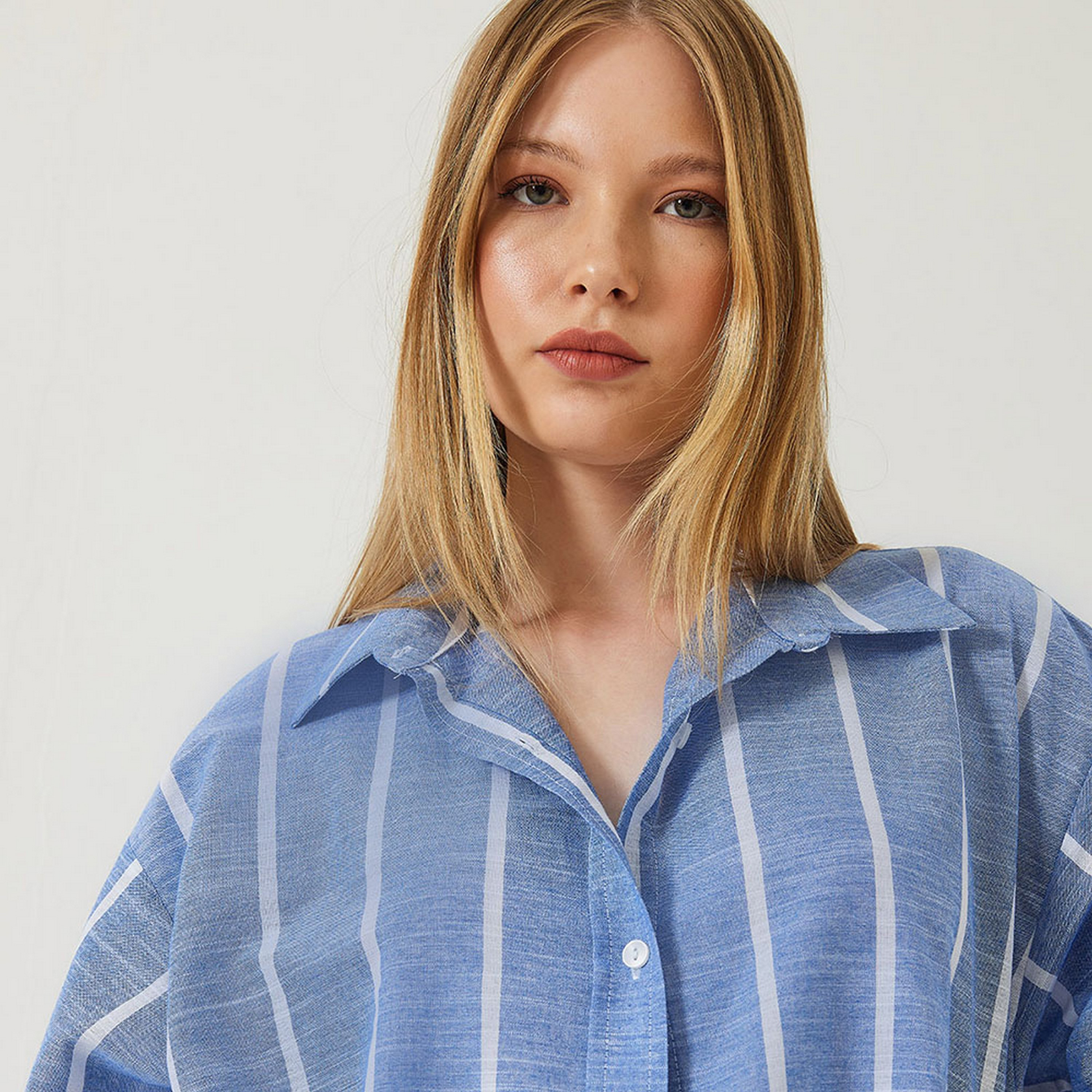 قميص نسائي مخطط، بأكمام منسدلة، أزرق من بيانكو لوتشي-women-clothing-shirtsandblouses-shirts-image-4