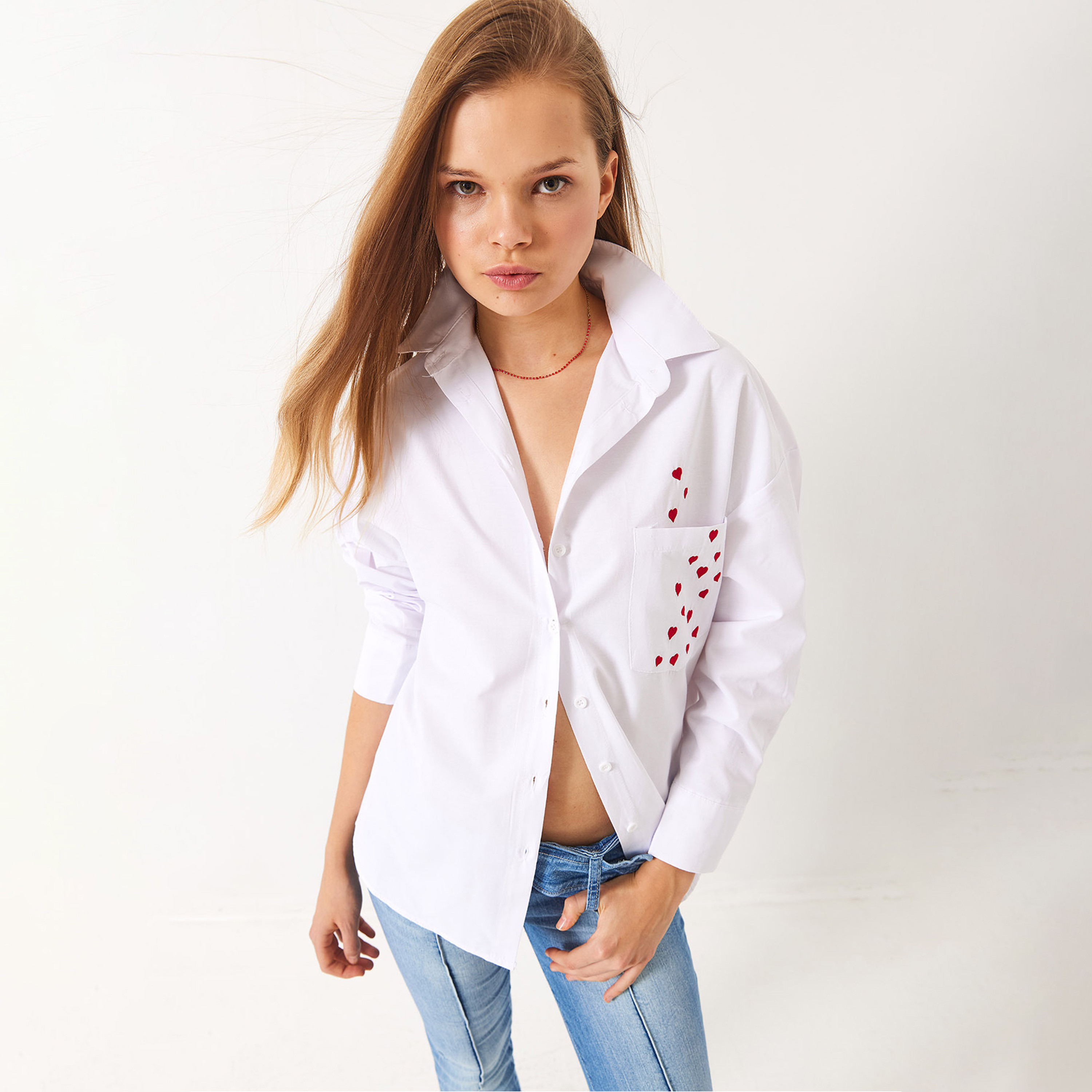قميص نسائي باللون الأبيض بياقة وتطريز قلب من بيانكو لوتشي-women-clothing-shirtsandblouses-shirts-image-1