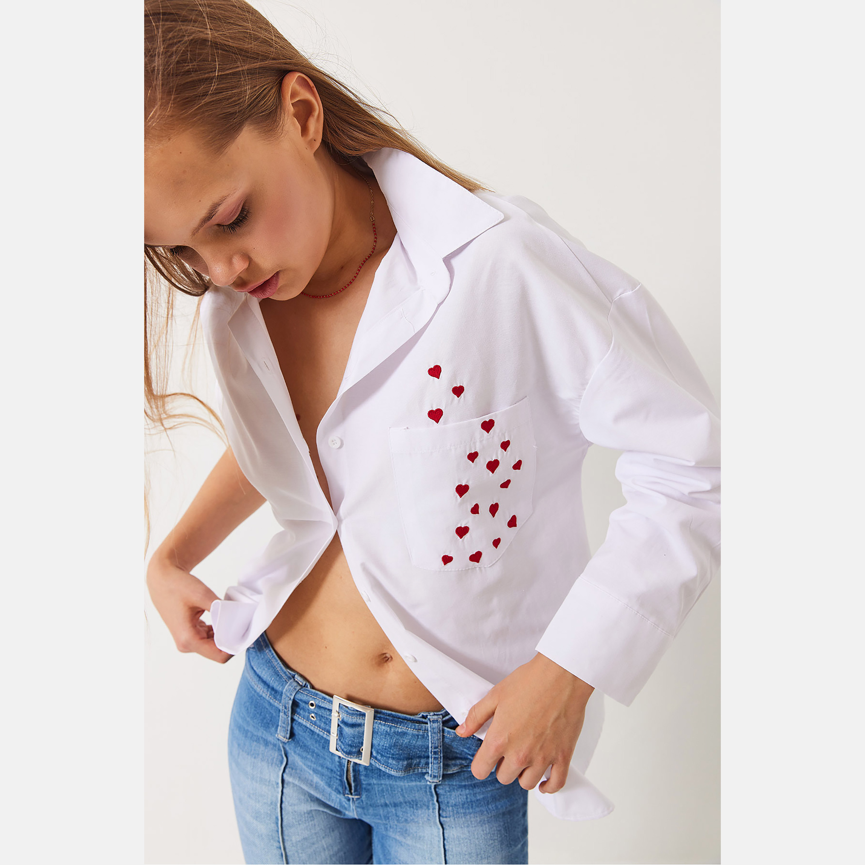قميص نسائي باللون الأبيض بياقة وتطريز قلب من بيانكو لوتشي-women-clothing-shirtsandblouses-shirts-image-4