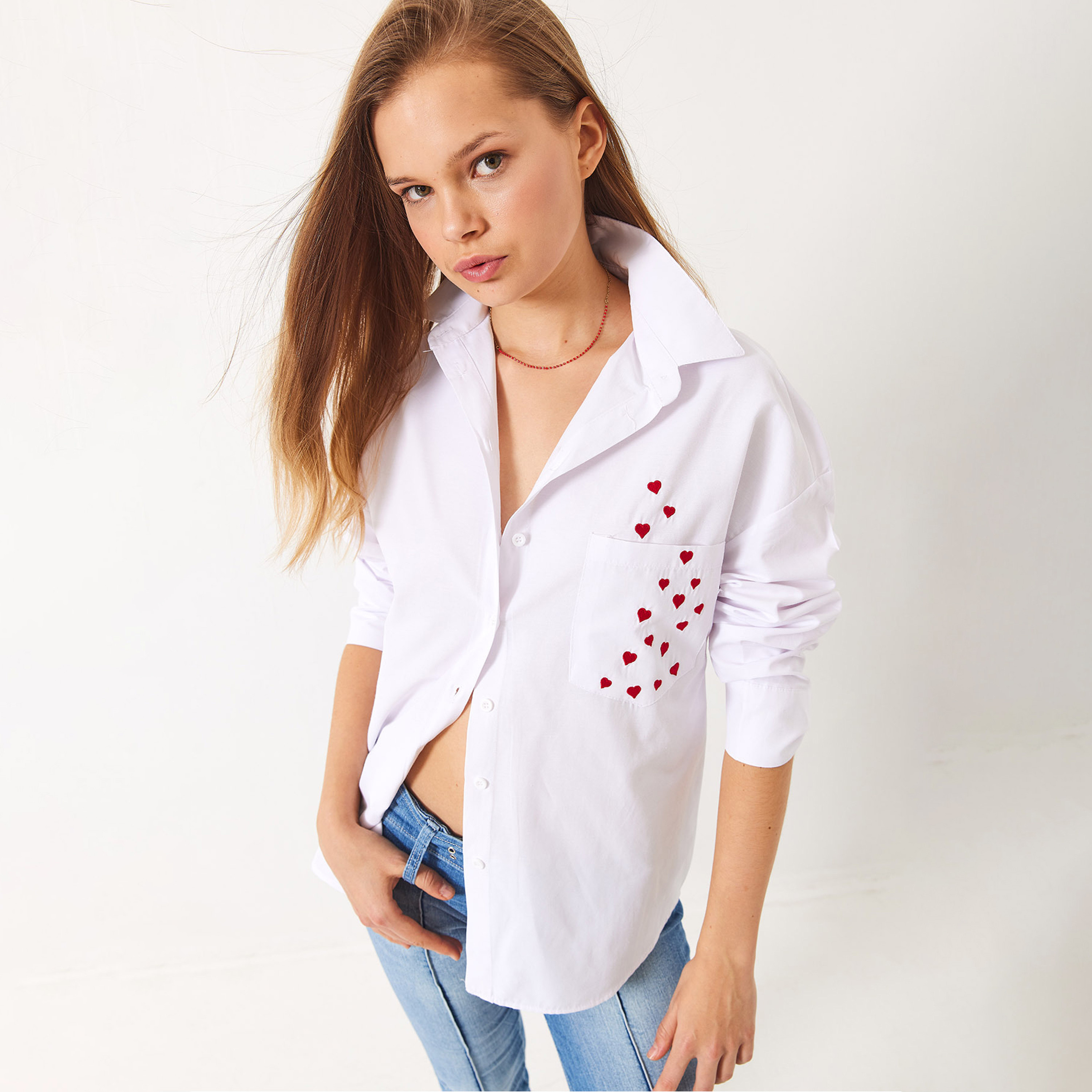 قميص نسائي باللون الأبيض بياقة وتطريز قلب من بيانكو لوتشي-women-clothing-shirtsandblouses-shirts-image-5