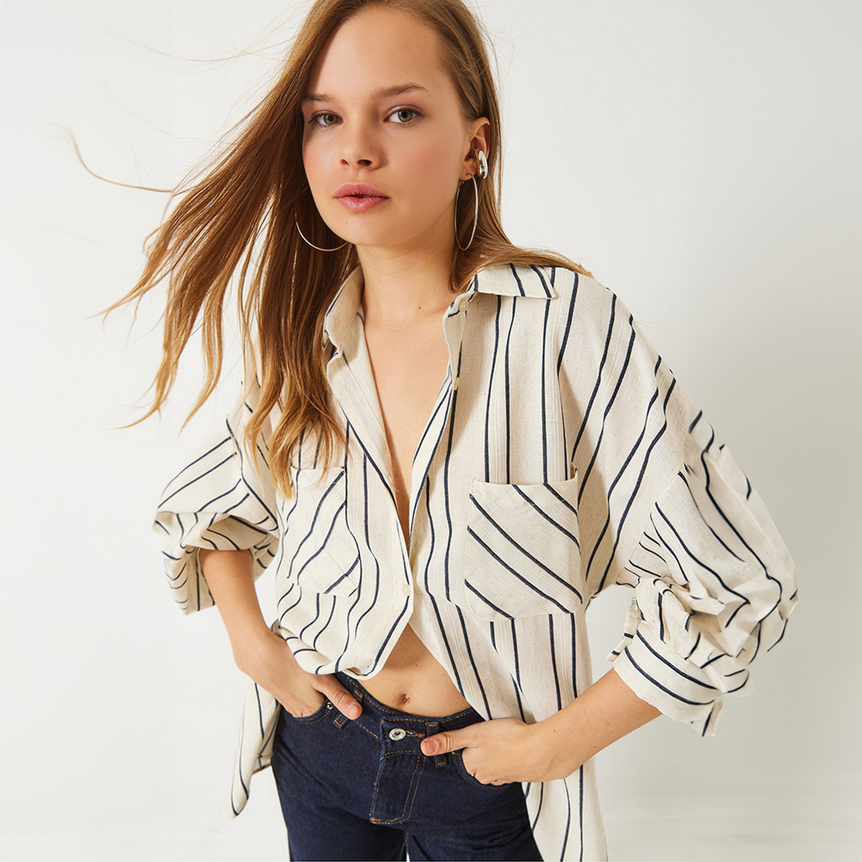 قميص نسائي من الكتان مخطط، بأكمام بالون منسدلة، كريمي من بيانكو لوتشي-women-clothing-shirtsandblouses-shirts-image-2