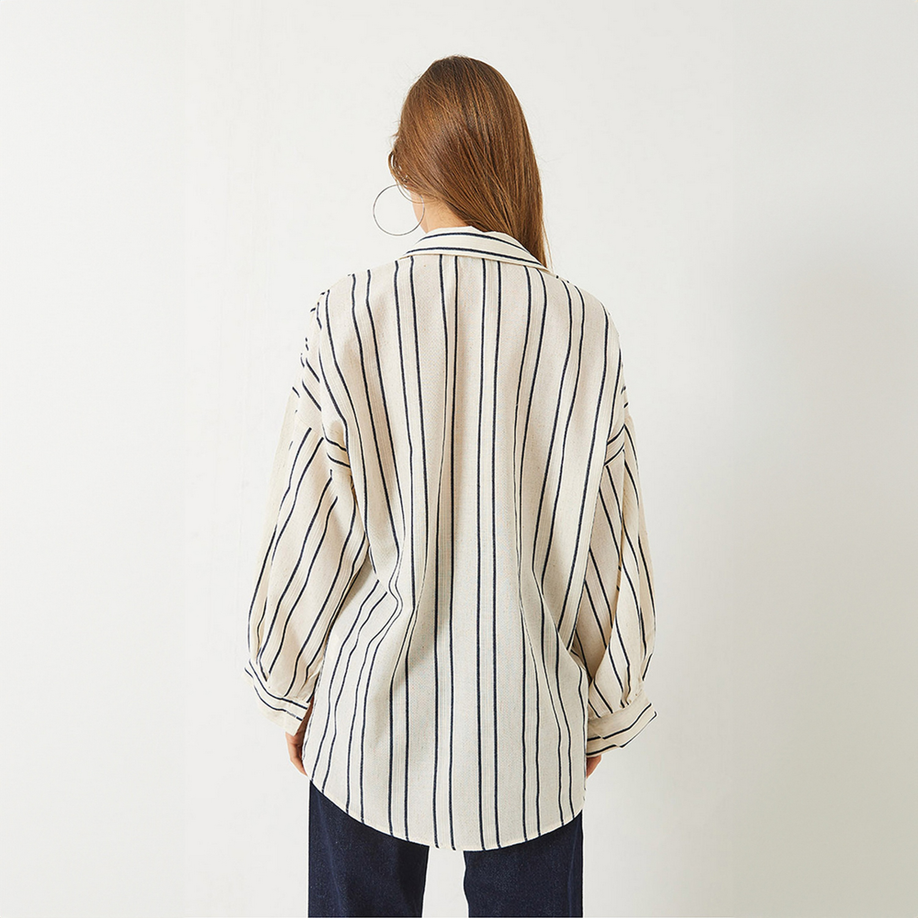 قميص نسائي من الكتان مخطط، بأكمام بالون منسدلة، كريمي من بيانكو لوتشي-women-clothing-shirtsandblouses-shirts-image-3