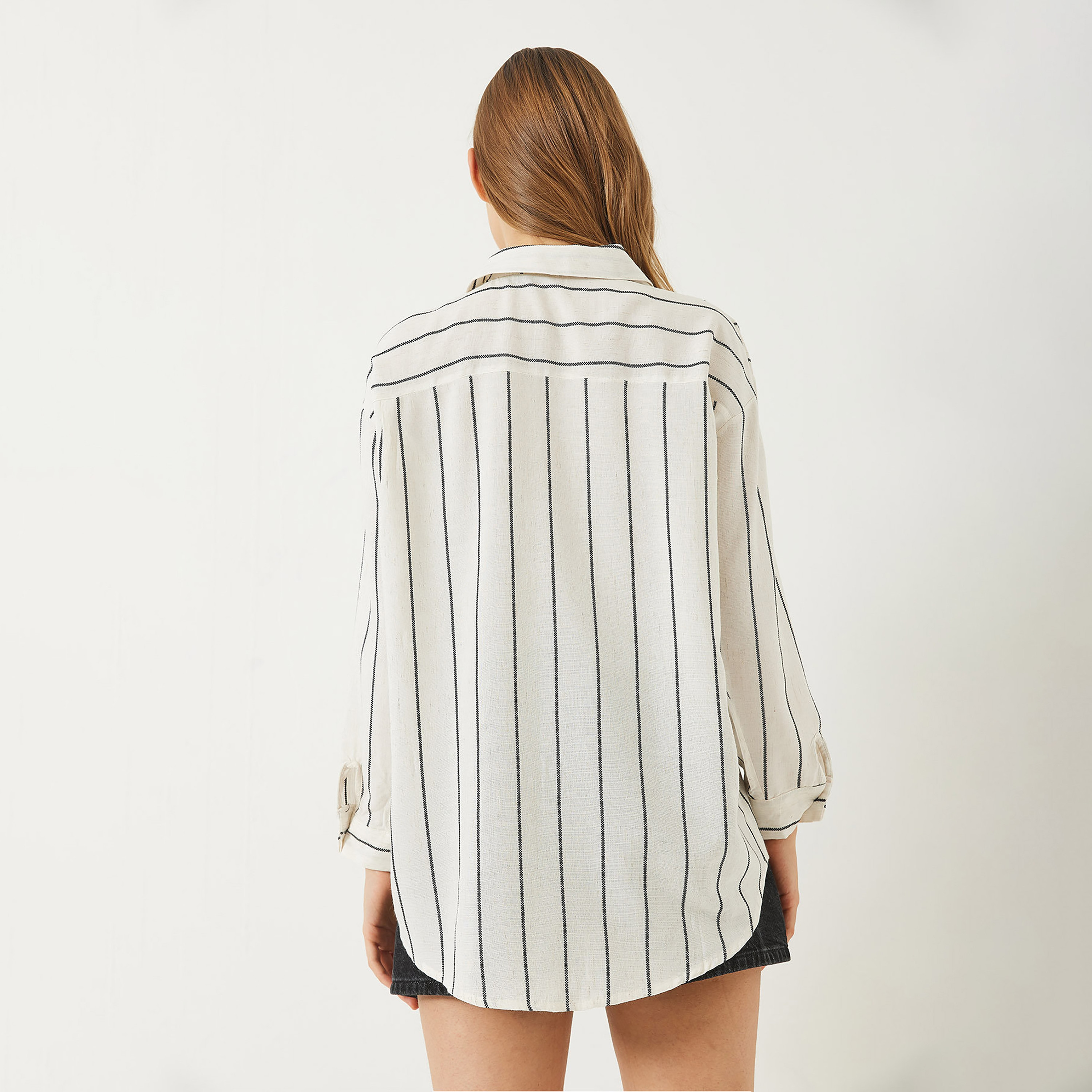 قميص نسائي كتان مخطط وياقة "سبريد" وأكمام "دروب شولدر" - أبيض من بيانكو لوتشي-women-clothing-shirtsandblouses-shirts-image-3