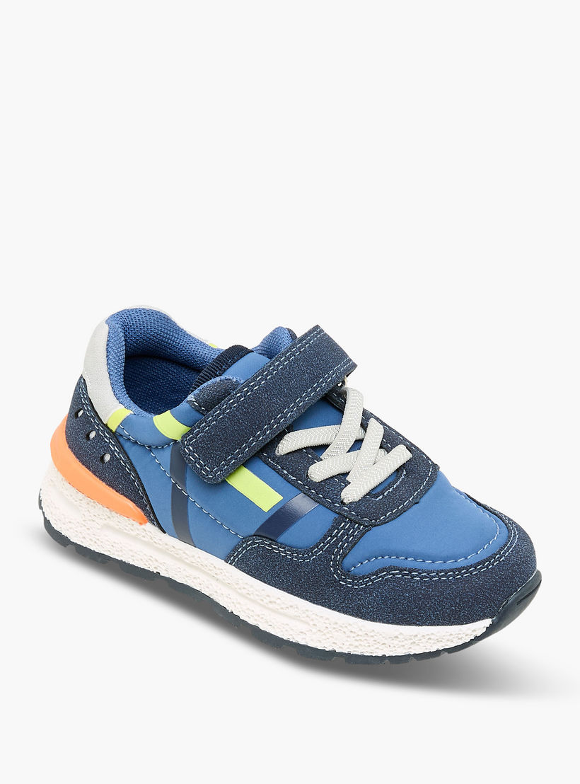 حذاء سنيكرز بشريط إغلاق لاصق للأولاد من جونيورز-boys-shoes-sneakers-image-2