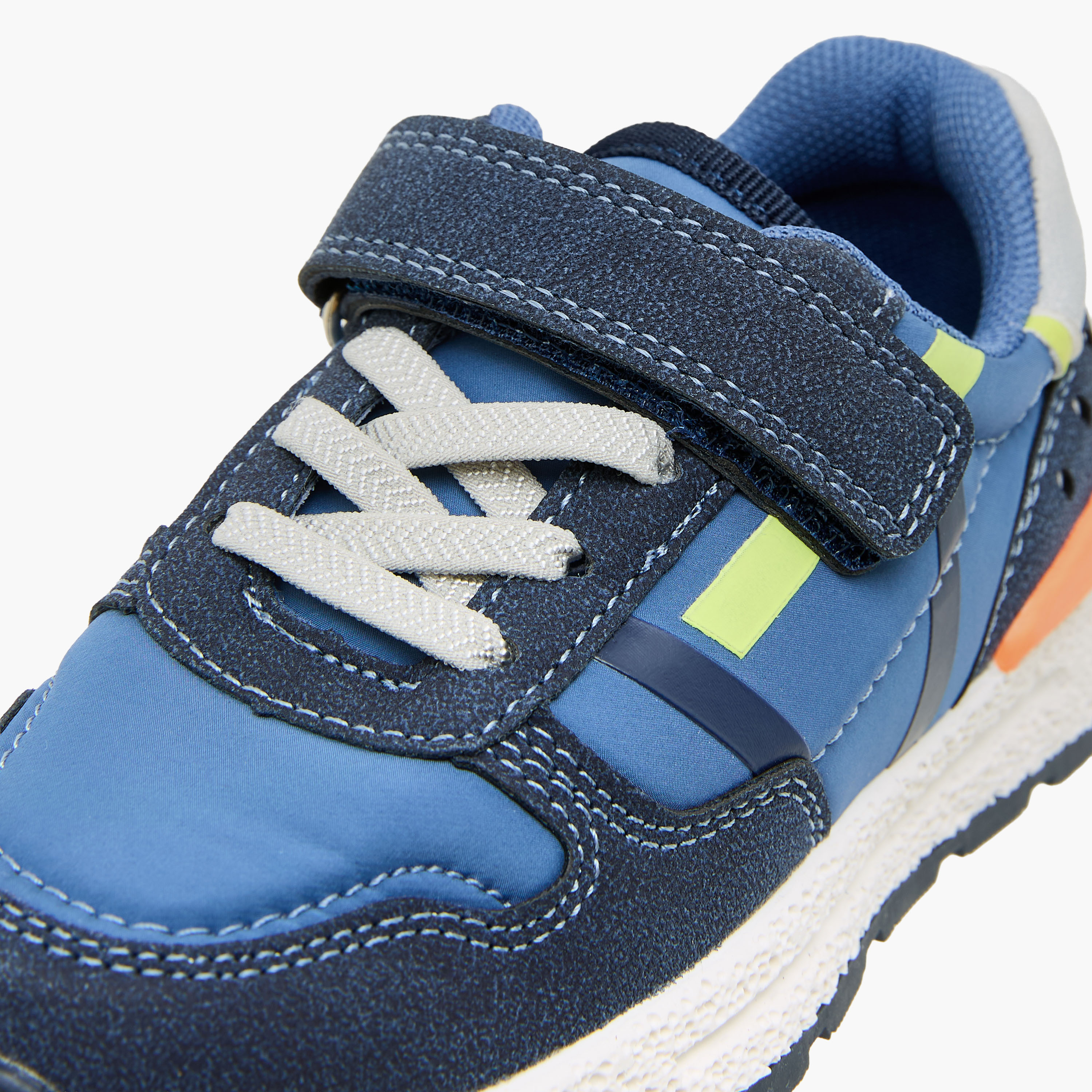 حذاء سنيكرز بشريط إغلاق لاصق للأولاد من جونيورز-boys-shoes-sneakers-image-4
