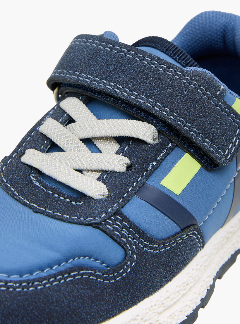 حذاء سنيكرز بشريط إغلاق لاصق للأولاد من جونيورز-boys-shoes-sneakers-image-4