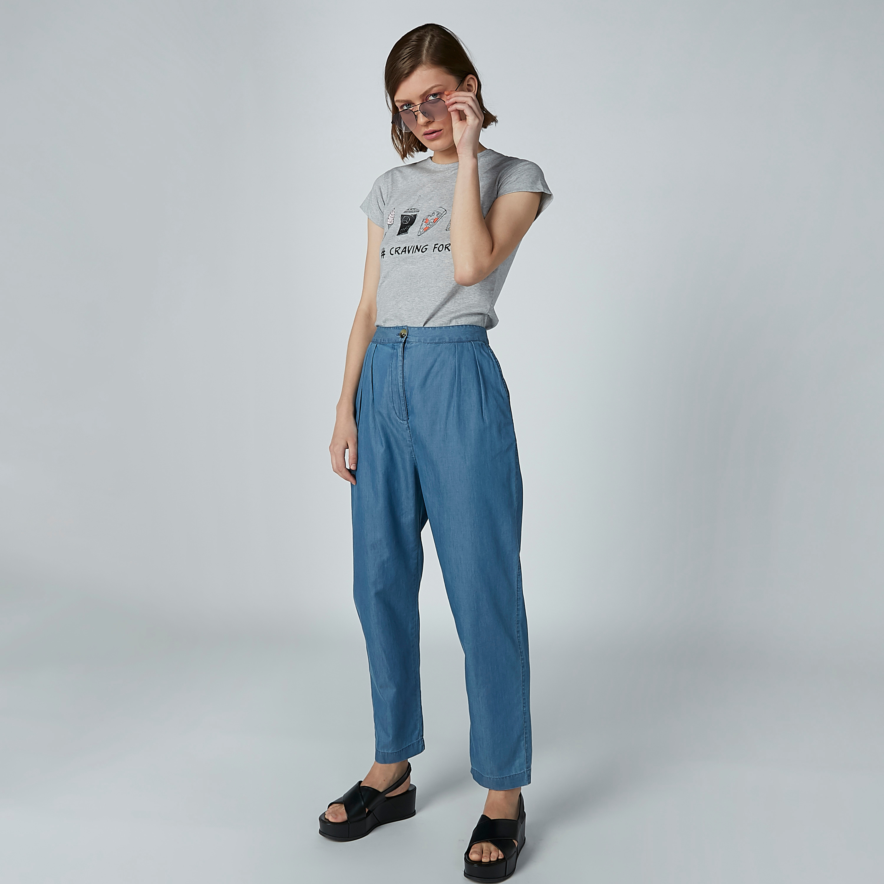 تيشيرت بياقة مستديرة وأكمام كاب وطبعات-women-clothing-tshirts-image-1