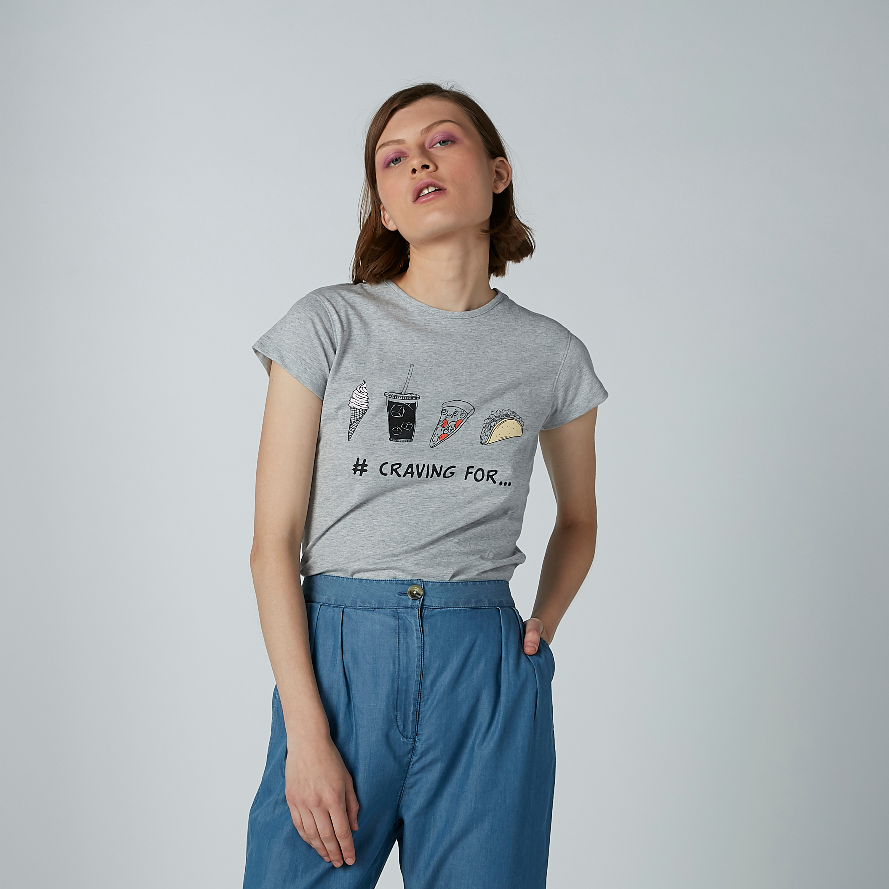 تيشيرت بياقة مستديرة وأكمام كاب وطبعات-women-clothing-tshirts-image-3