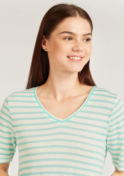 Slim Fit Striped T-shirt with V-neck and Short Sleeves
