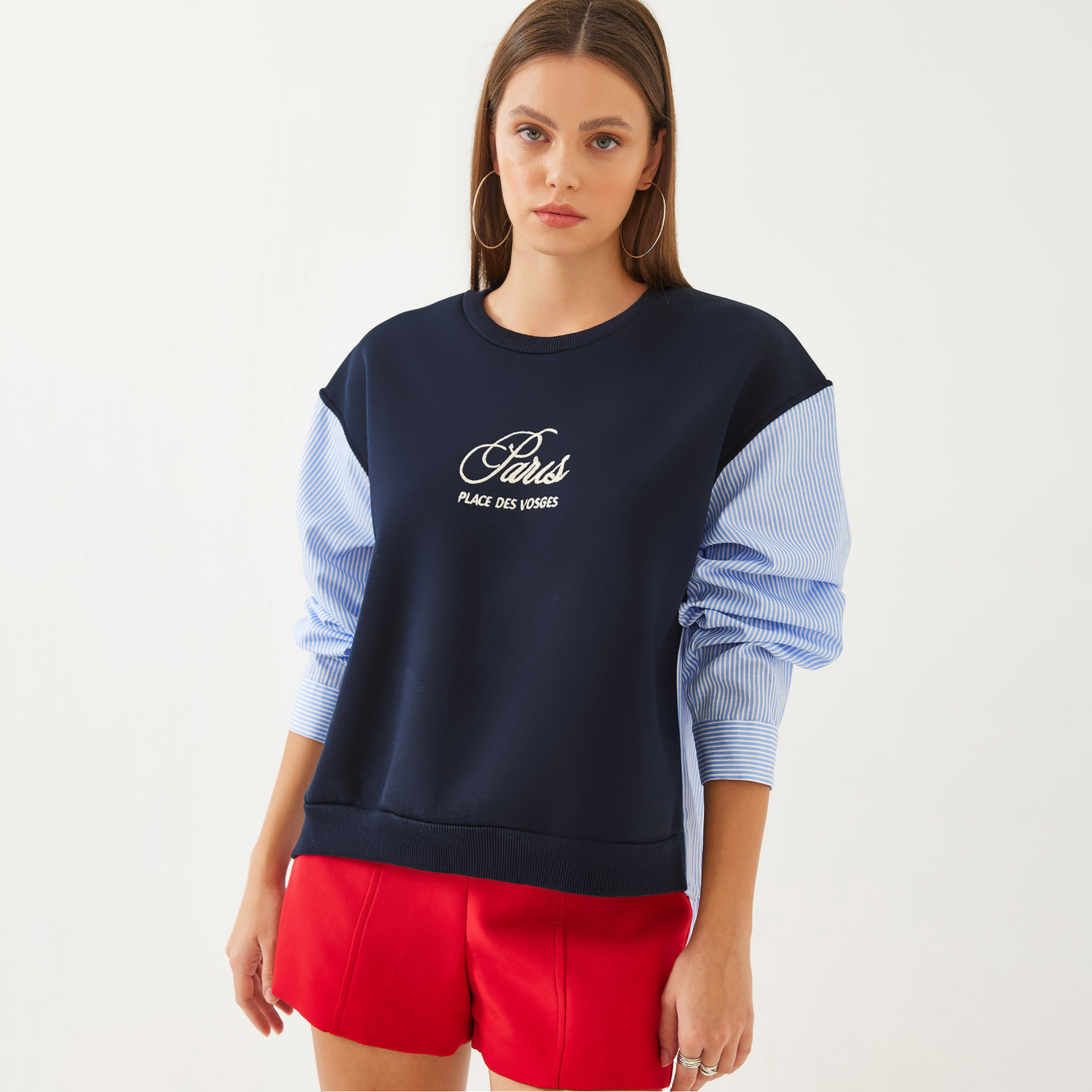 سويت شيرت نسائي قطني مخطط باللون الأزرق من بيانكو لوتشي-women-clothing-hoodiesandsweatshirts-sweatshirts-image-1