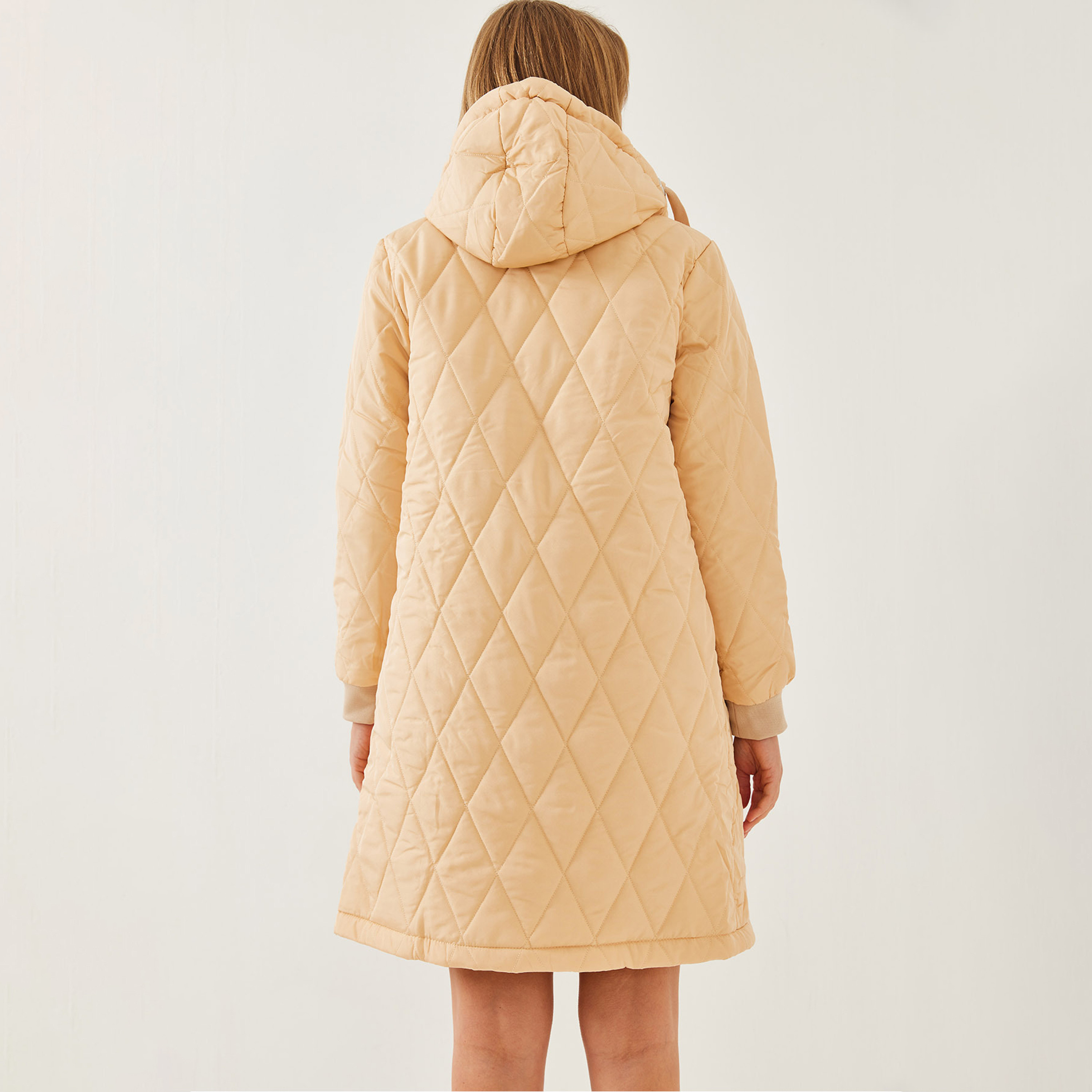 جاكيت مبطن بقلنسوة نسائي باللون البيج من بيانكو لوتشي-women-winterwear-hoodiesandsweatshirts-hoodies-image-3