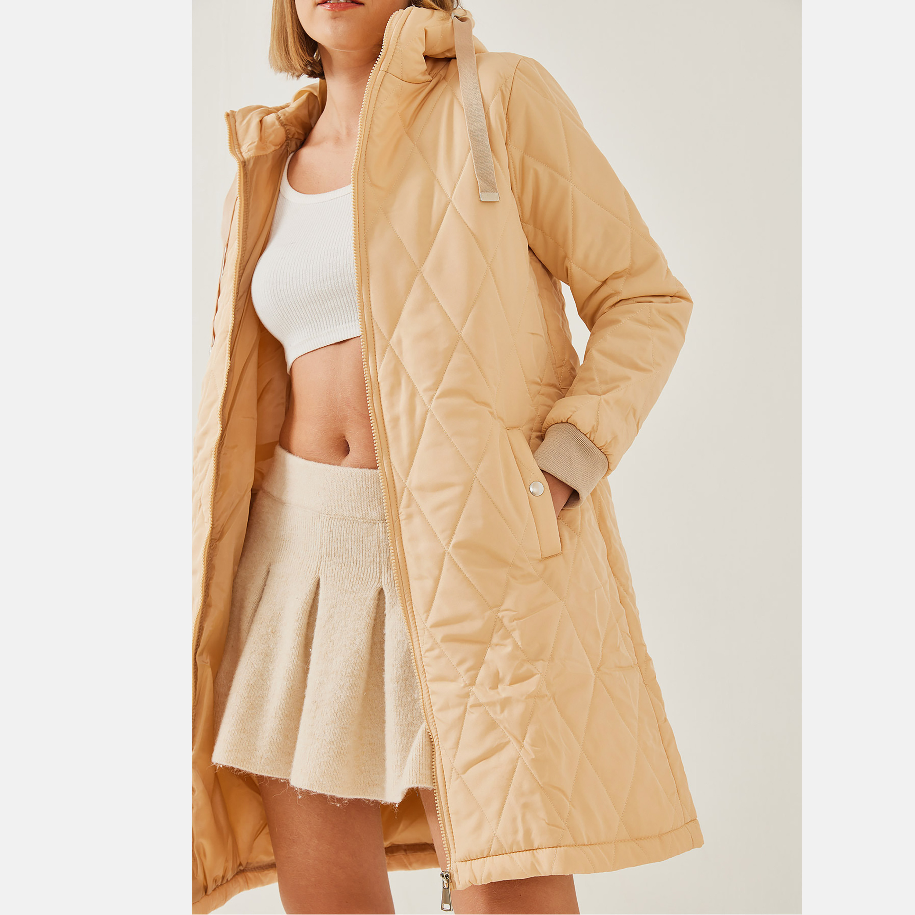 جاكيت مبطن بقلنسوة نسائي باللون البيج من بيانكو لوتشي-women-winterwear-hoodiesandsweatshirts-hoodies-image-4