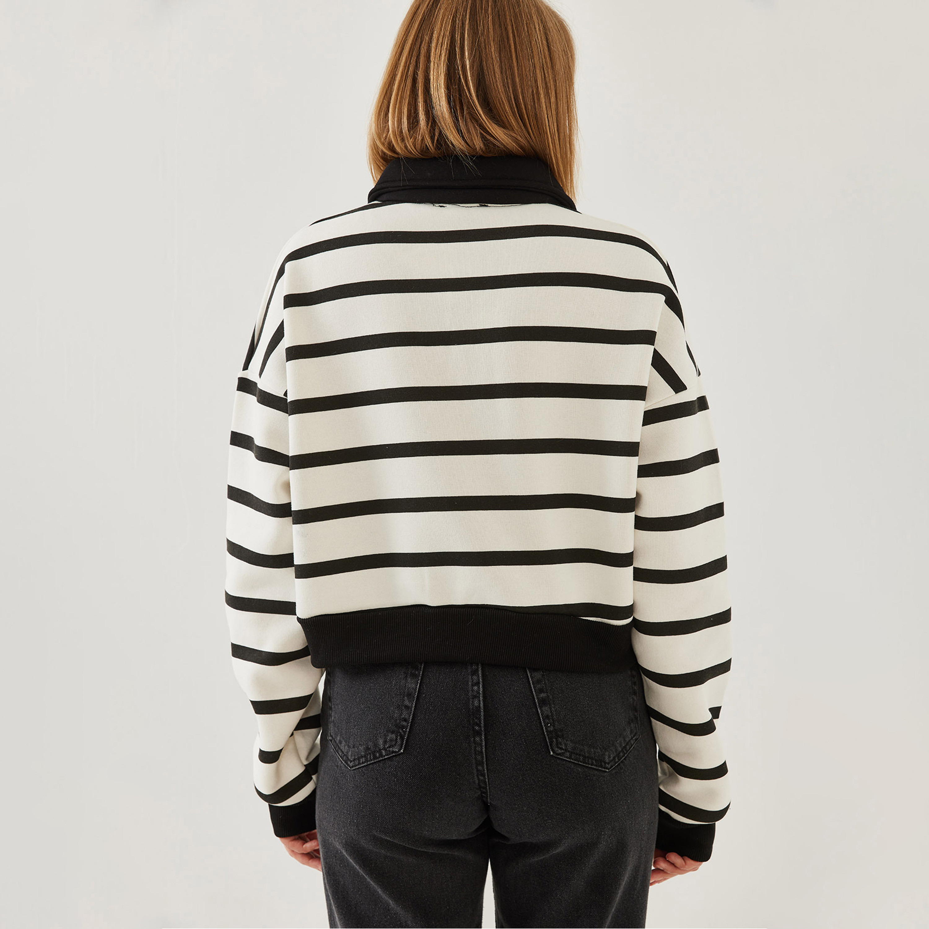 سويت شيرت نسائي بياقة مخططة من بيانكو لوتشي-women-winterwear-hoodiesandsweatshirts-sweatshirts-image-3