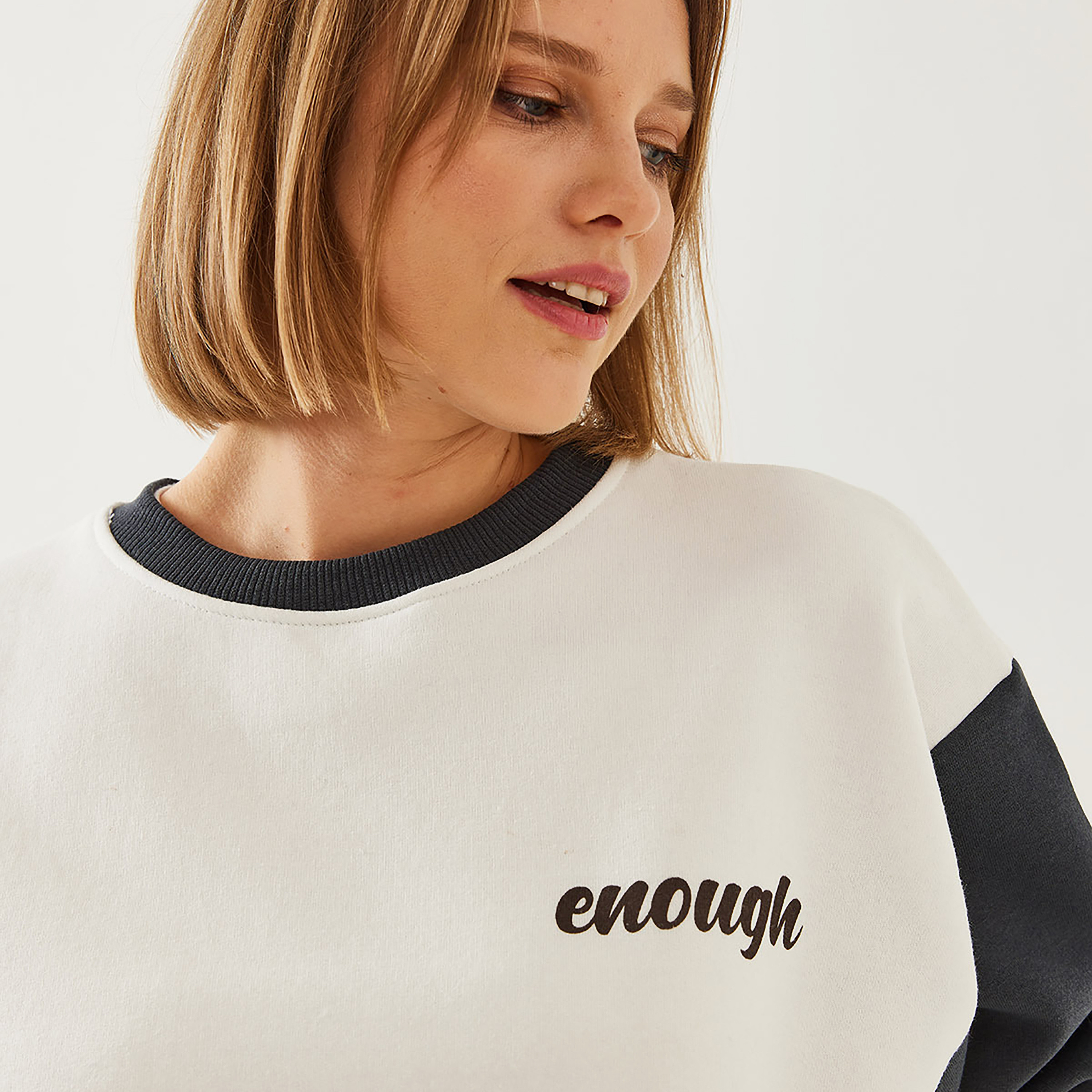 Bianco Lucci Color-Blocked White Women's Sweatshirt-women-clothing-hoodiesandsweatshirts-sweatshirts-image-4