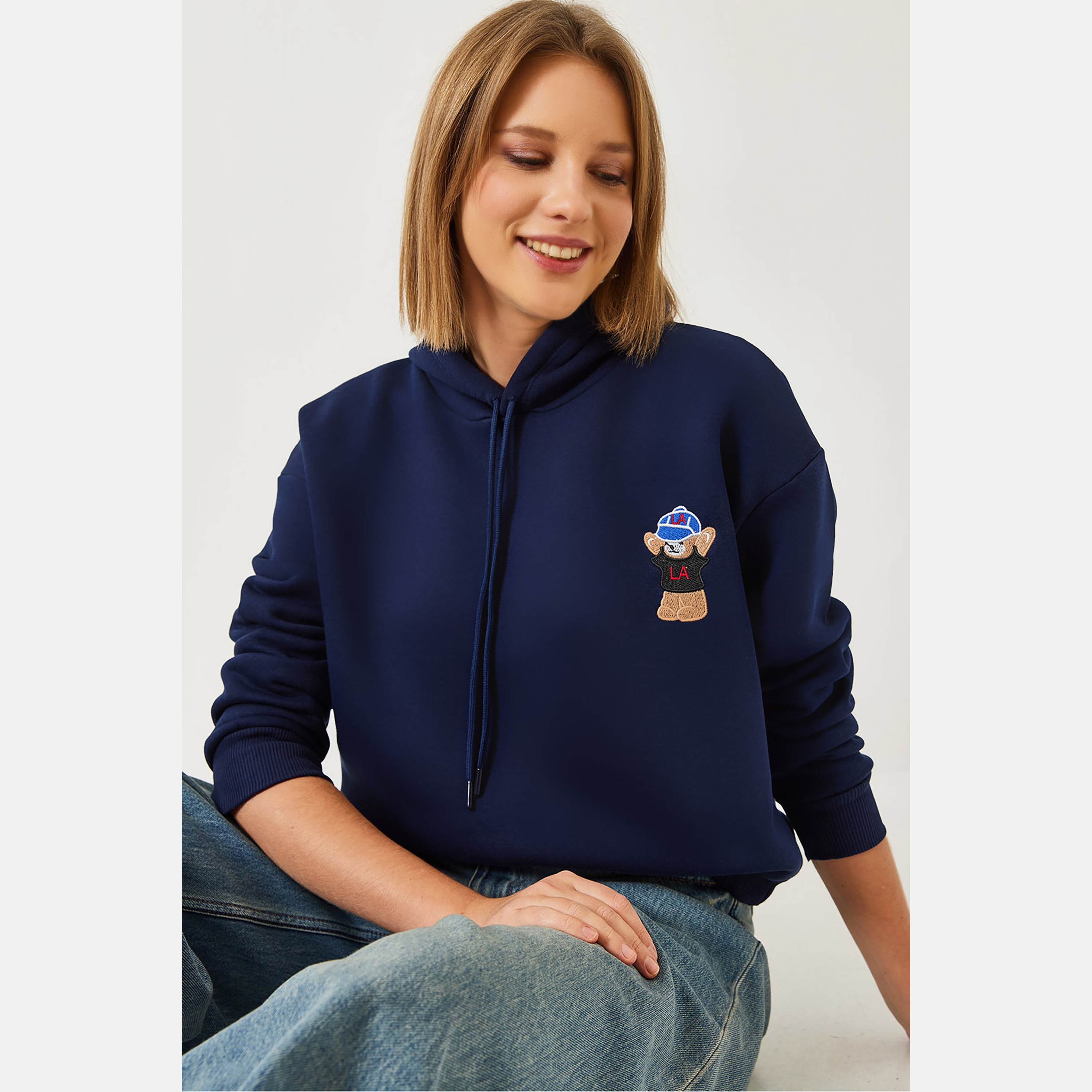 سويت شيرت نسائي بقلنسوة مطرزة من بيانكو لوتشي-women-clothing-hoodiesandsweatshirts-hoodies-image-1