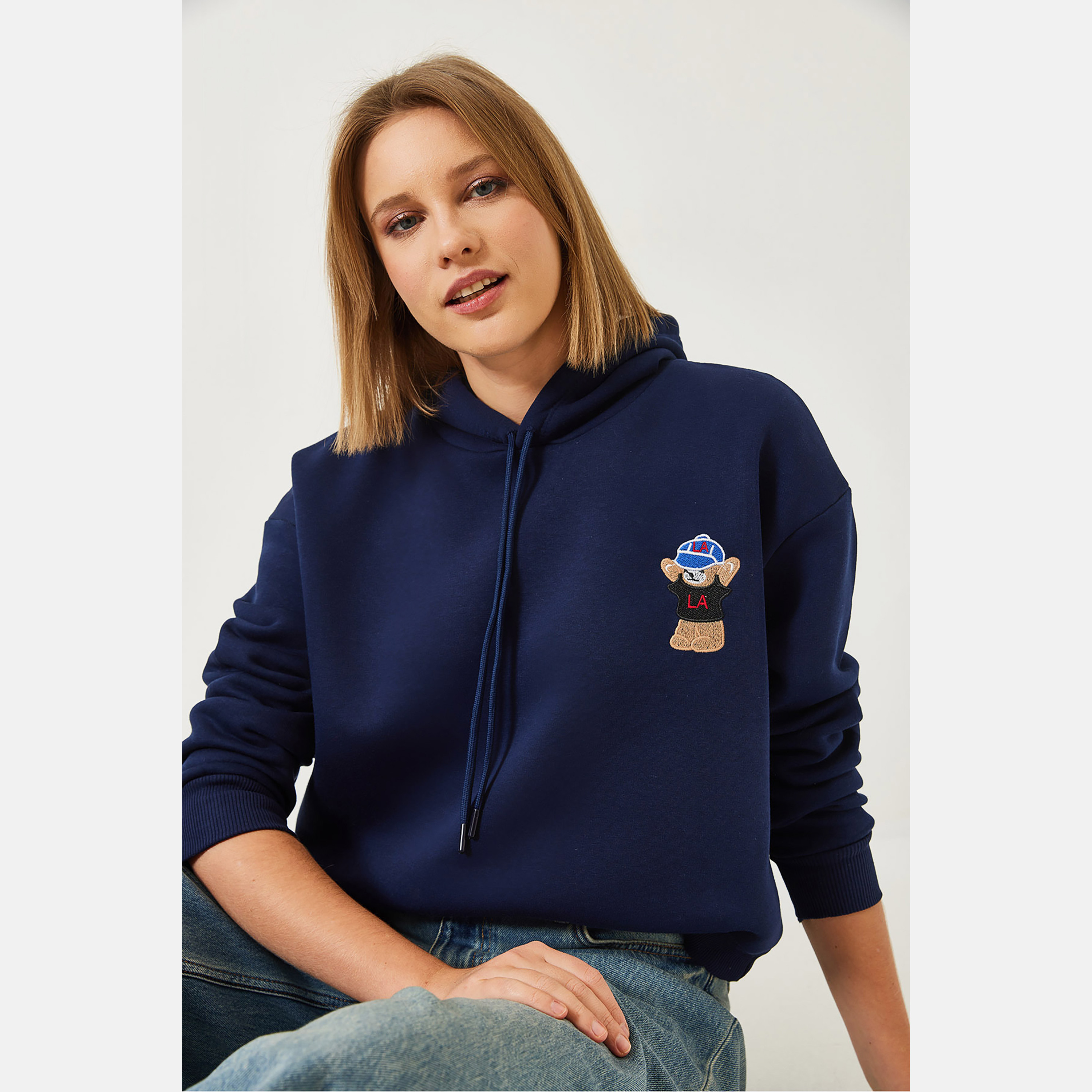 سويت شيرت نسائي بقلنسوة مطرزة من بيانكو لوتشي-women-clothing-hoodiesandsweatshirts-hoodies-image-2