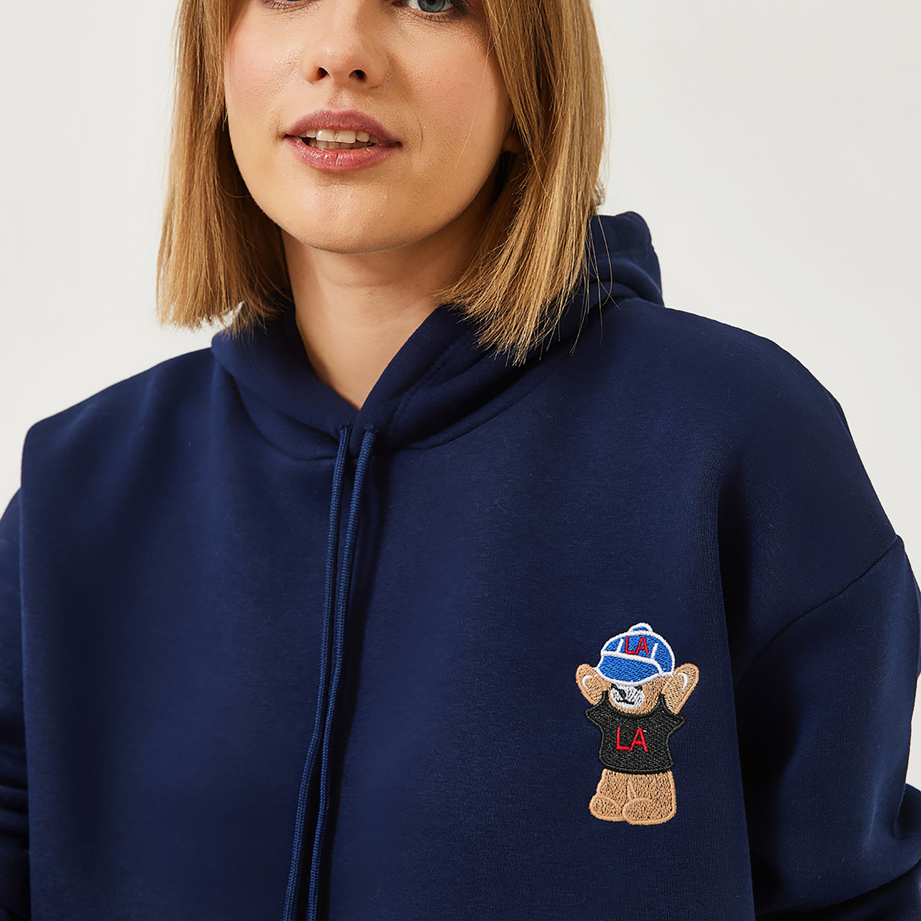 سويت شيرت نسائي بقلنسوة مطرزة من بيانكو لوتشي-women-clothing-hoodiesandsweatshirts-hoodies-image-4