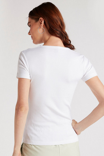 Sustainable Textured T-shirt with Short Sleeves and Round Neck