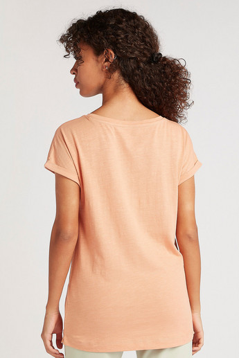 Sustainable Textured T-shirt with Round Neck and Short Sleeves