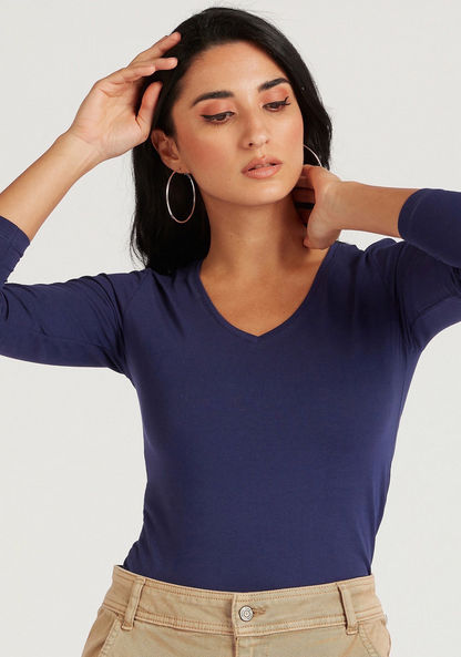 Solid V-neck T-shirt with Long Sleeves
