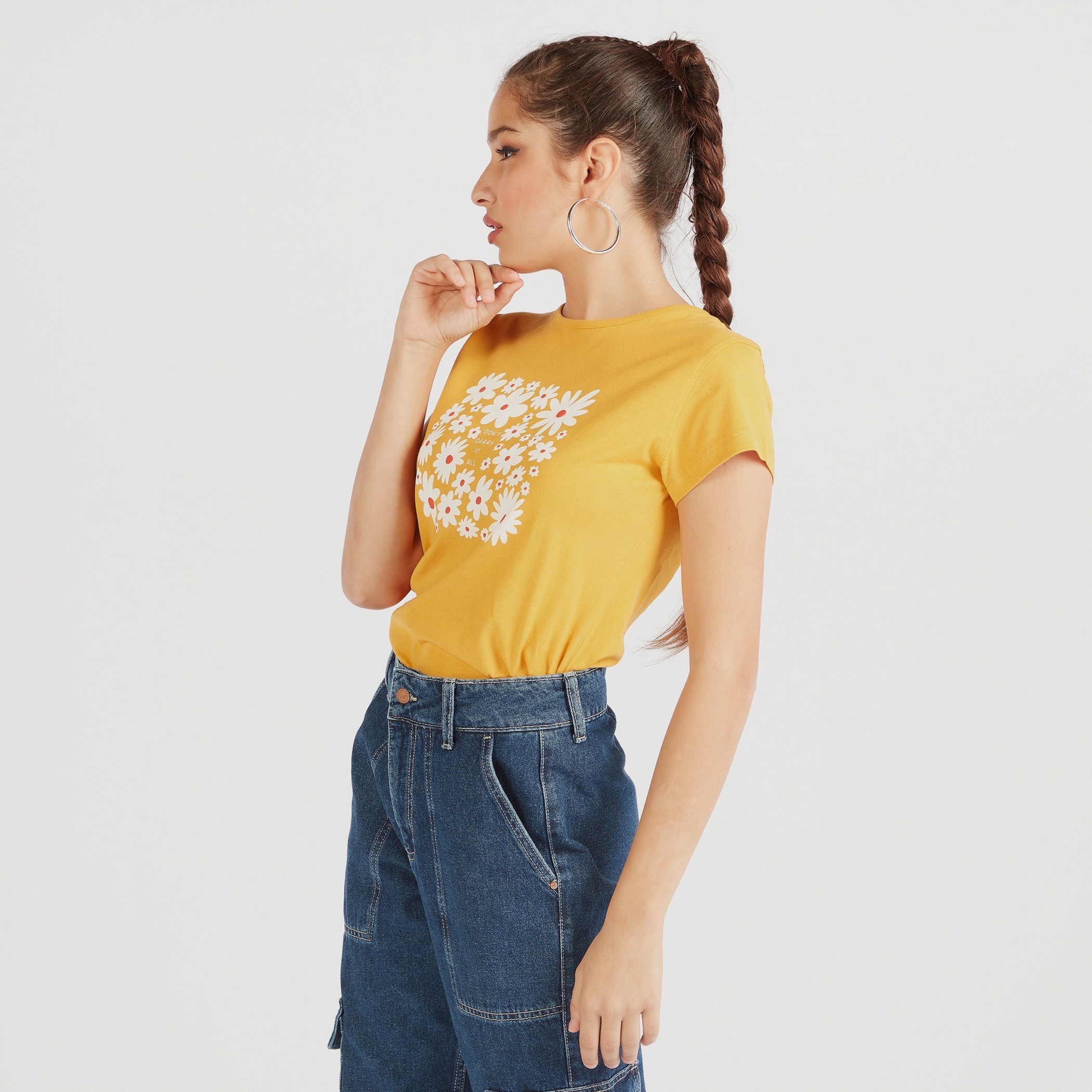 تيشيرت بياقة ضيّقة وأكمام كاب وطبعات زهرية-women-clothing-tshirts-image-1