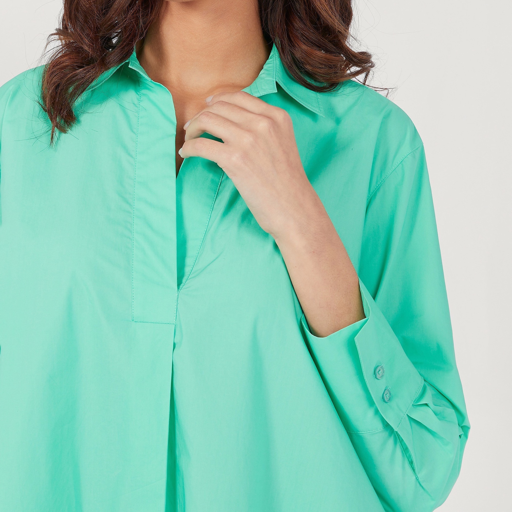 تونيك قميص سادة بطول غير متساوي وأكمام طويلة وأزرار إغلاق-women-clothing-shirtsandblouses-shirts-image-20