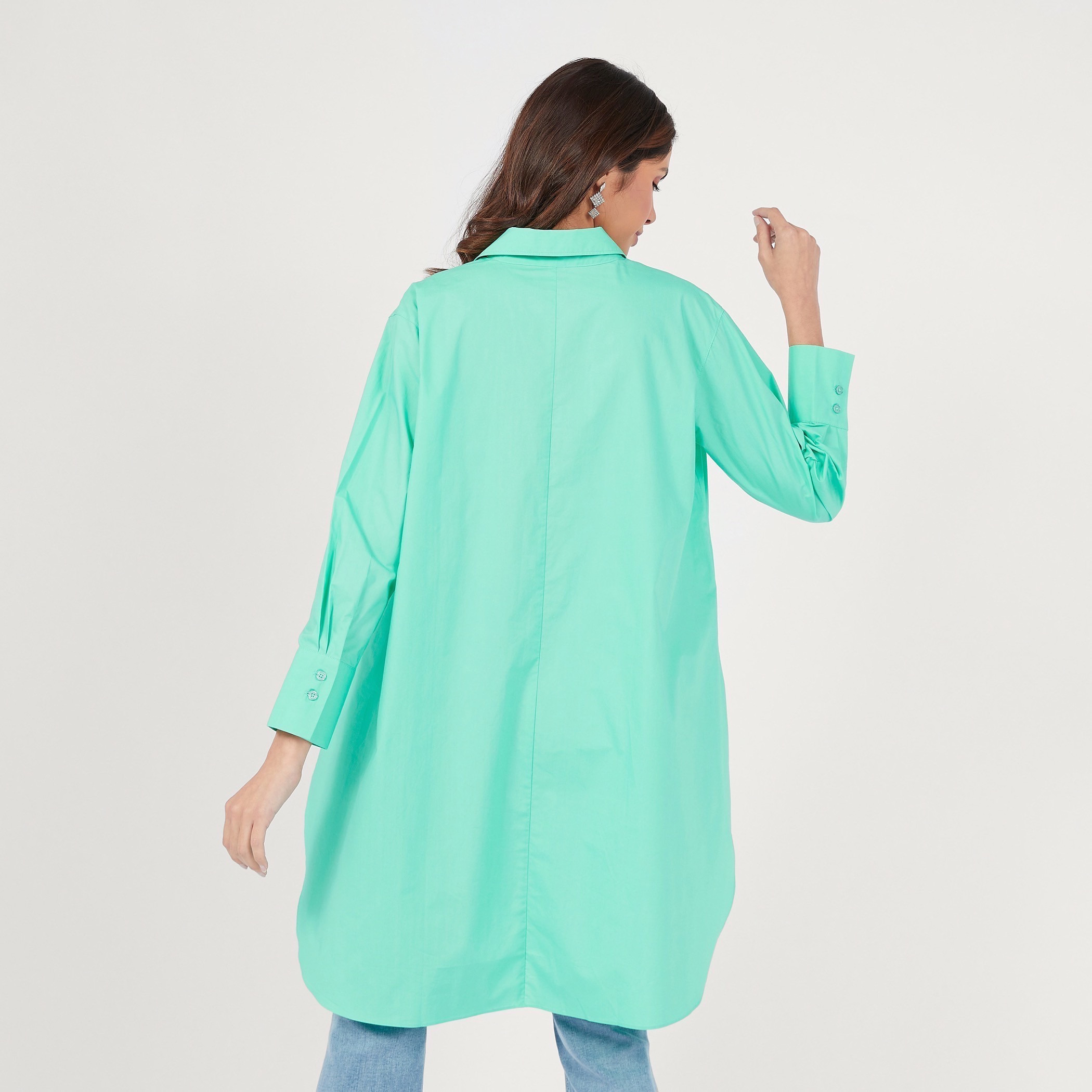 تونيك قميص سادة بطول غير متساوي وأكمام طويلة وأزرار إغلاق-women-clothing-shirtsandblouses-shirts-image-21