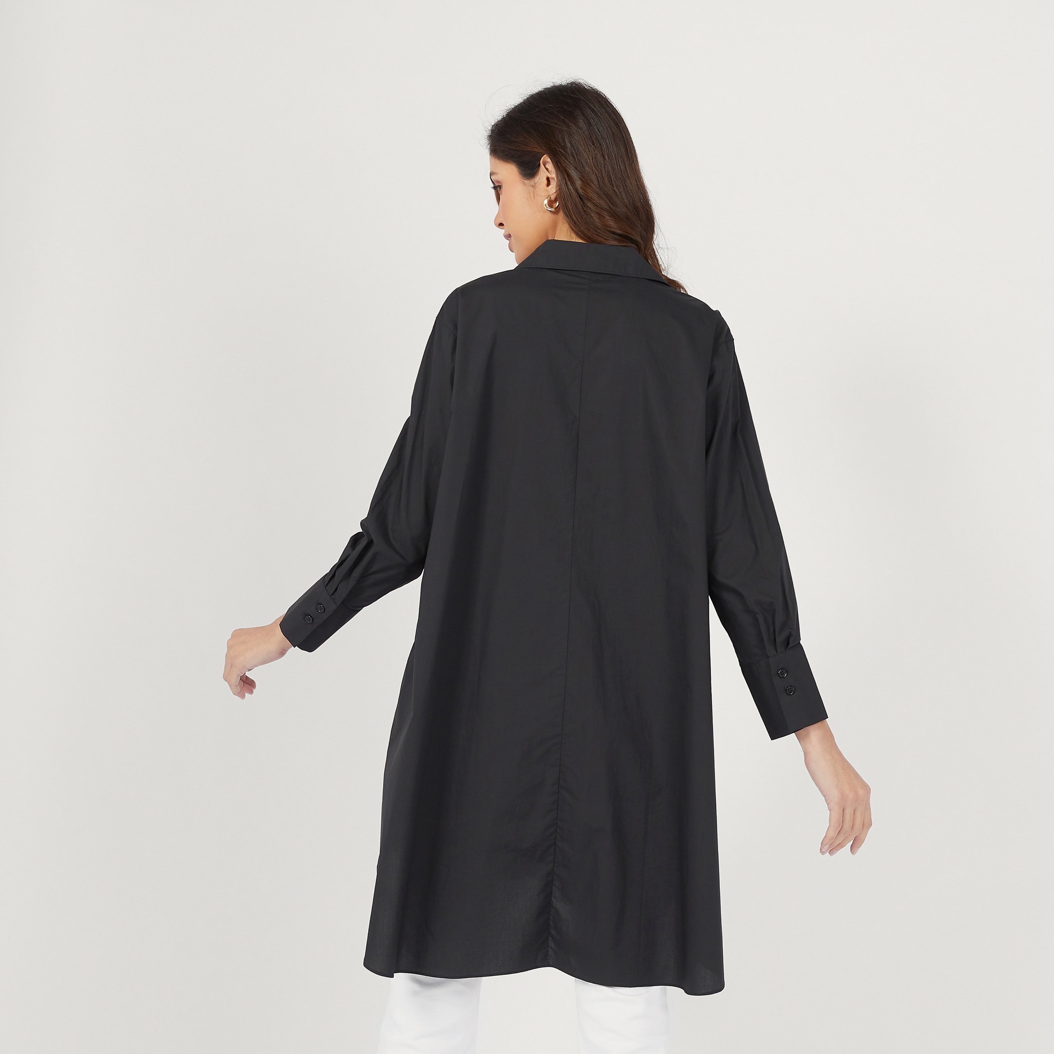 تونيك قميص سادة بطول غير متساوي وأكمام طويلة وأزرار إغلاق-women-clothing-shirtsandblouses-shirts-image-9