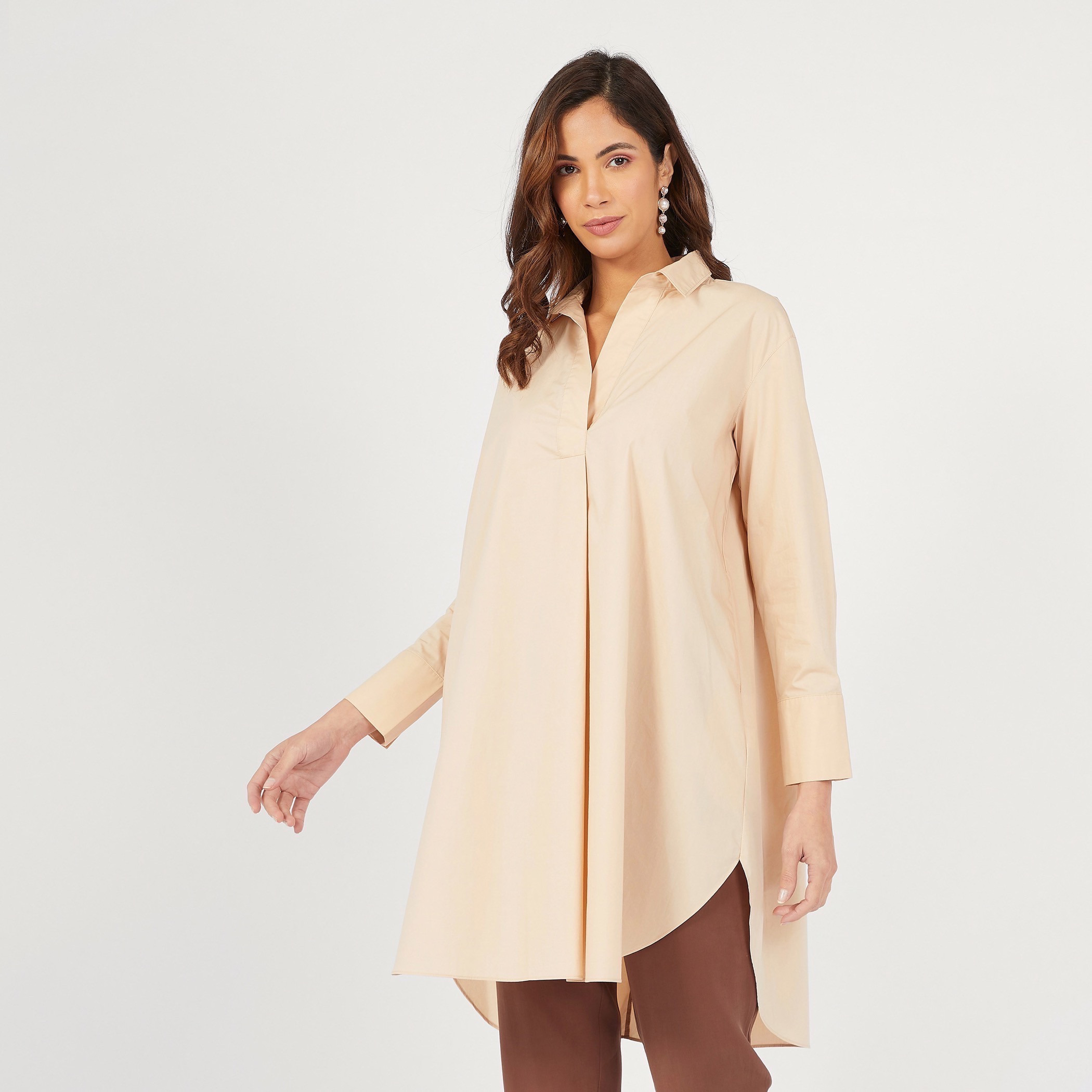 تونيك قميص سادة بطول غير متساوي وأكمام طويلة وأزرار إغلاق-women-clothing-shirtsandblouses-shirts-image-1