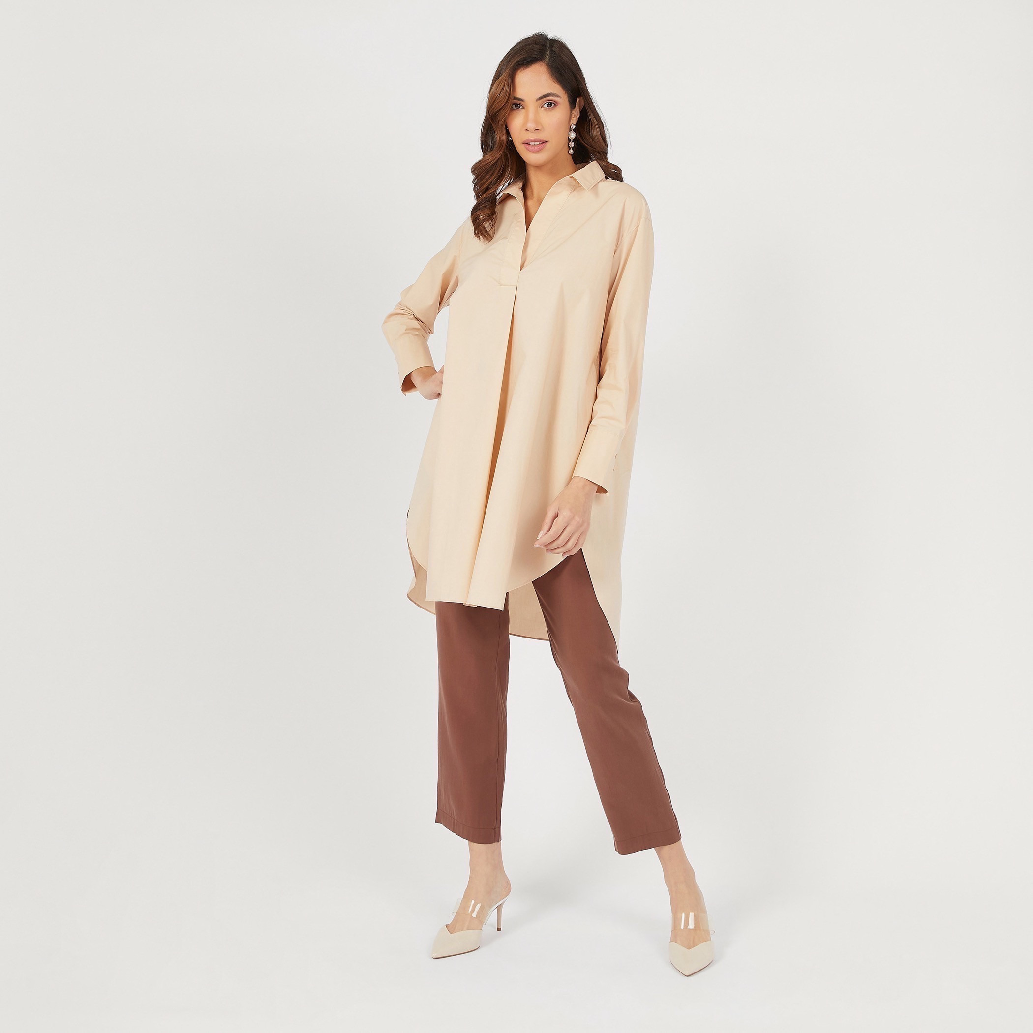 تونيك قميص سادة بطول غير متساوي وأكمام طويلة وأزرار إغلاق-women-clothing-shirtsandblouses-shirts-image-2