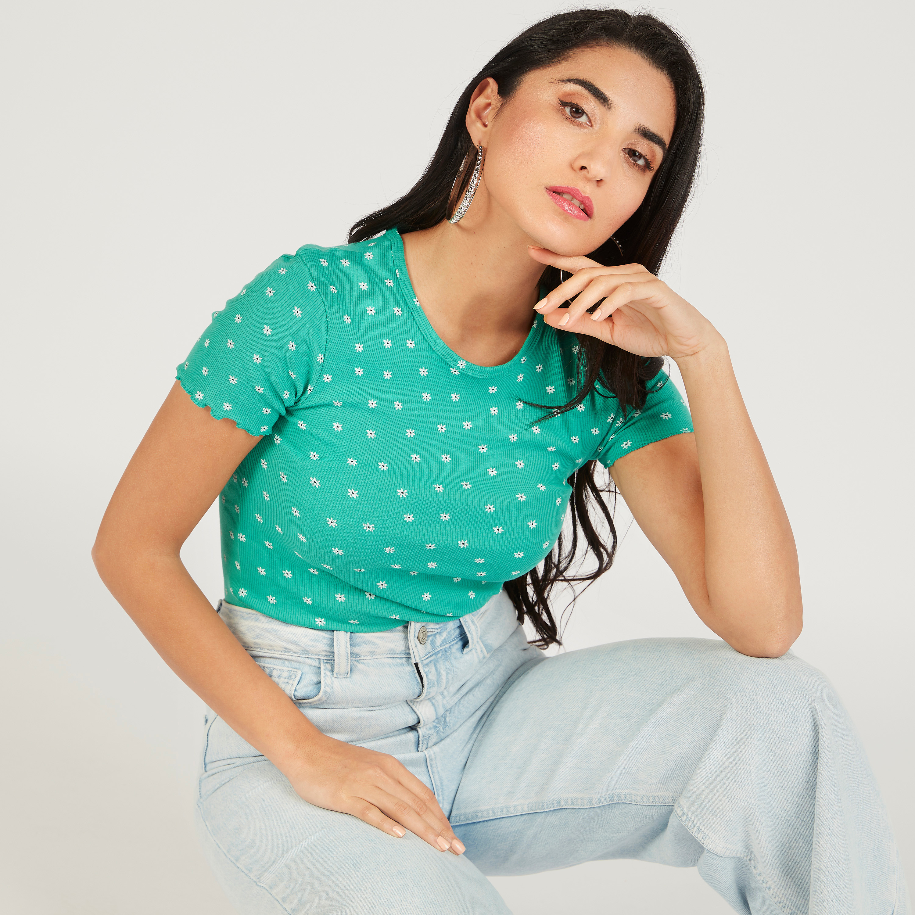 تيشيرت بياقة مستديرة وأكمام قصيرة وطبعات زهرية-women-clothing-tshirts-image-1