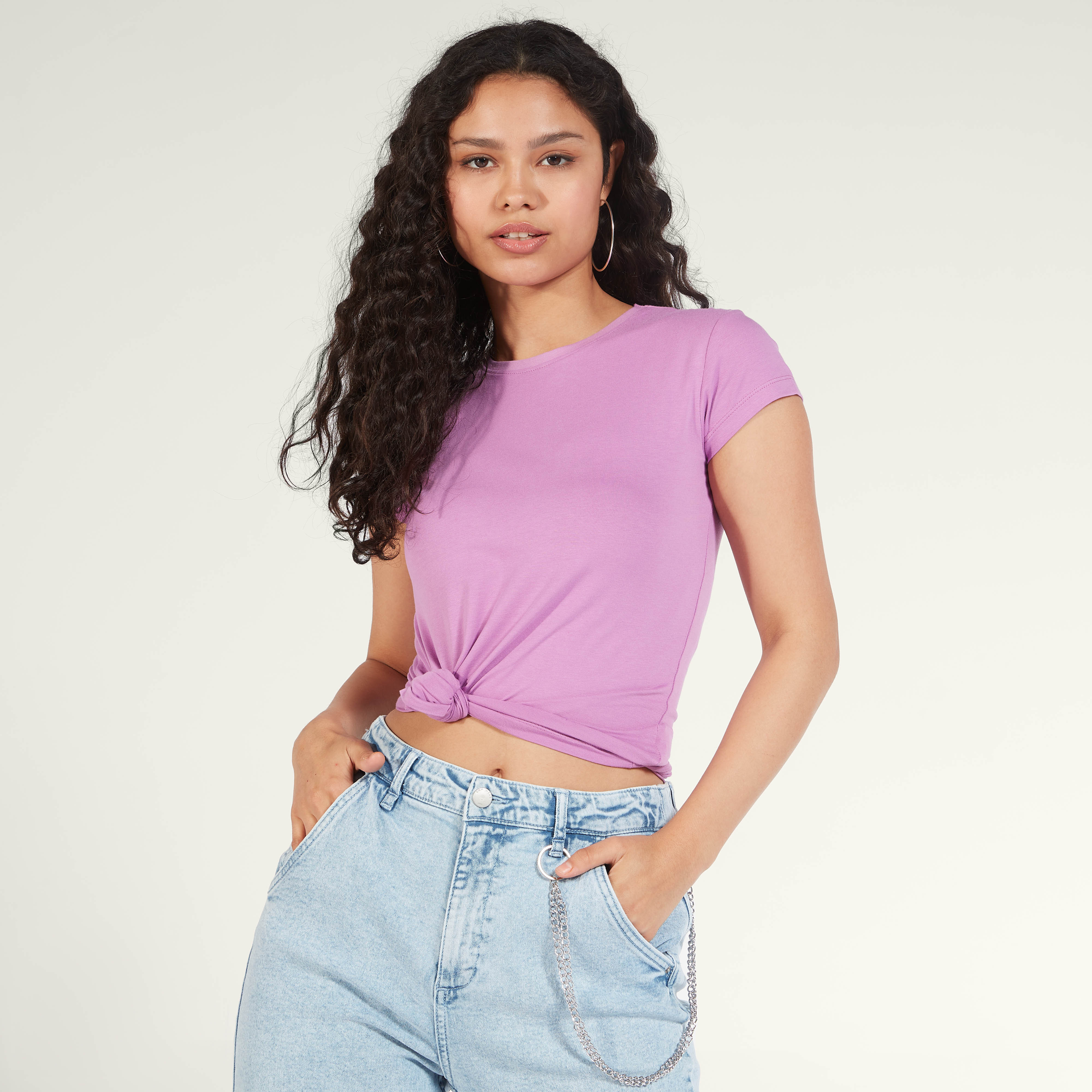 تيشيرت سادة بياقة ضيّقة وأكمام قصيرة-women-clothing-tshirts-image-5