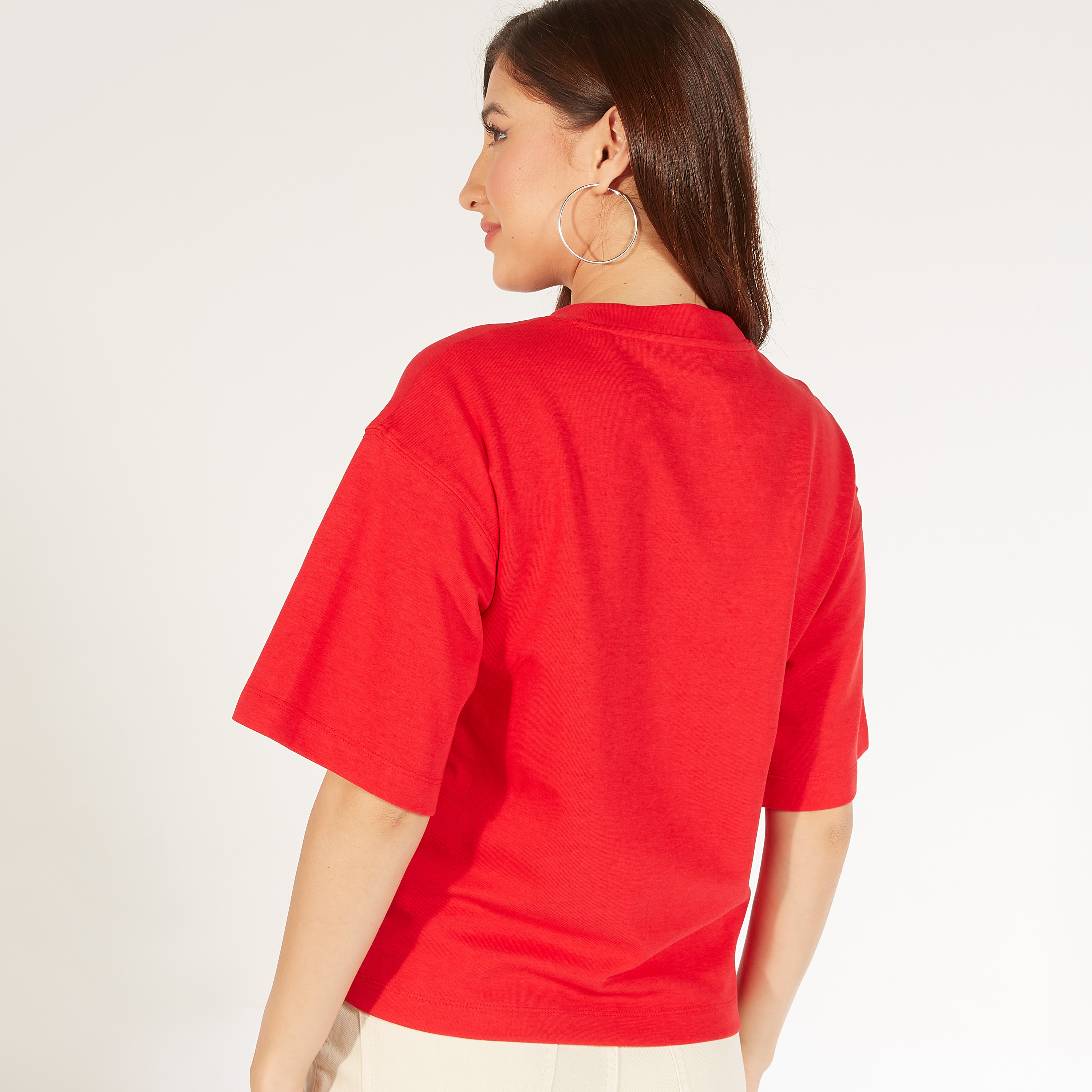 تيشيرت سادة بياقة ضيّقة وأكمام قصيرة-women-clothing-tshirts-image-4