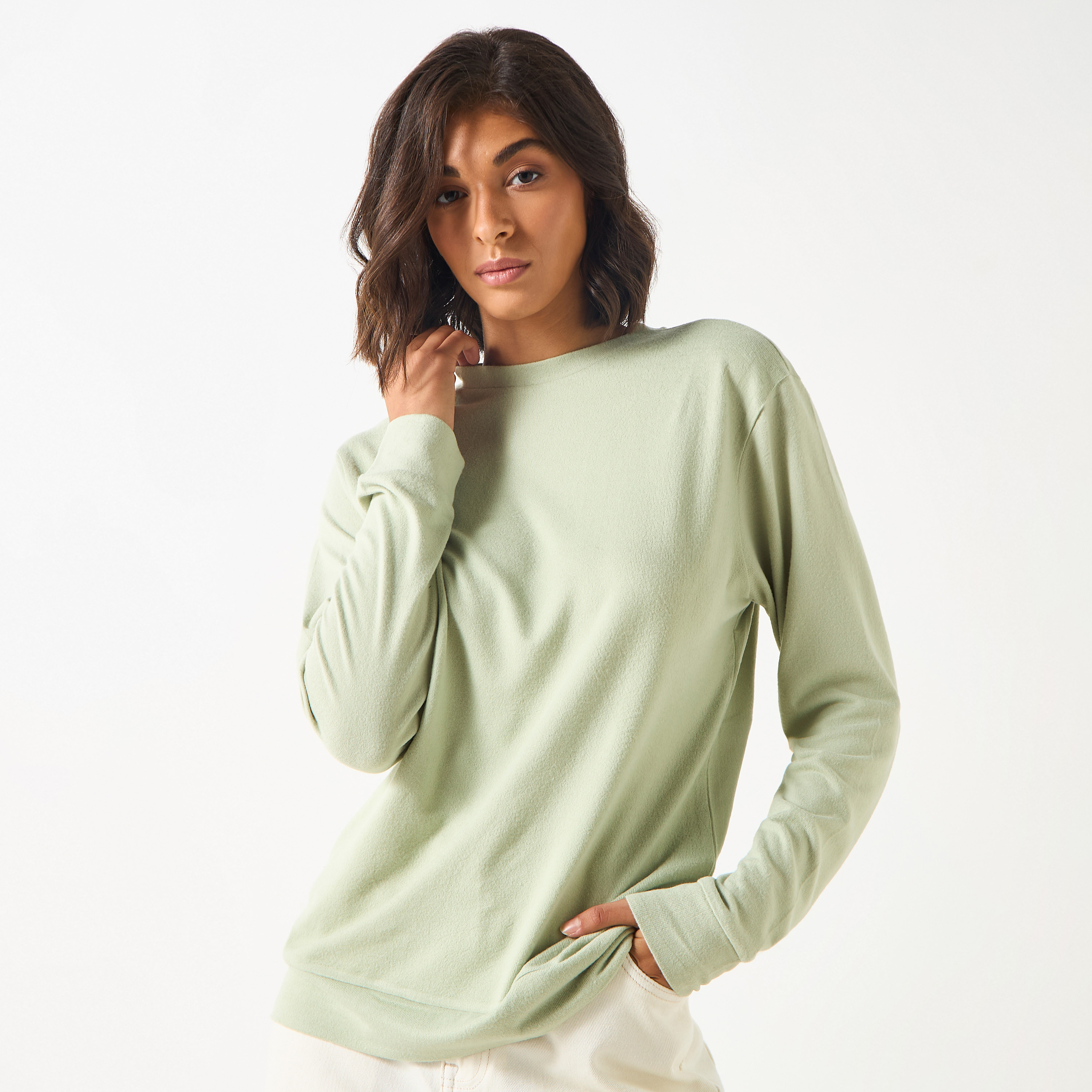 سويت شيرت ناعم الملمس بأكمام طويلة وقصّة مريحة-women-clothing-hoodiesandsweatshirts-sweatshirts-image-13