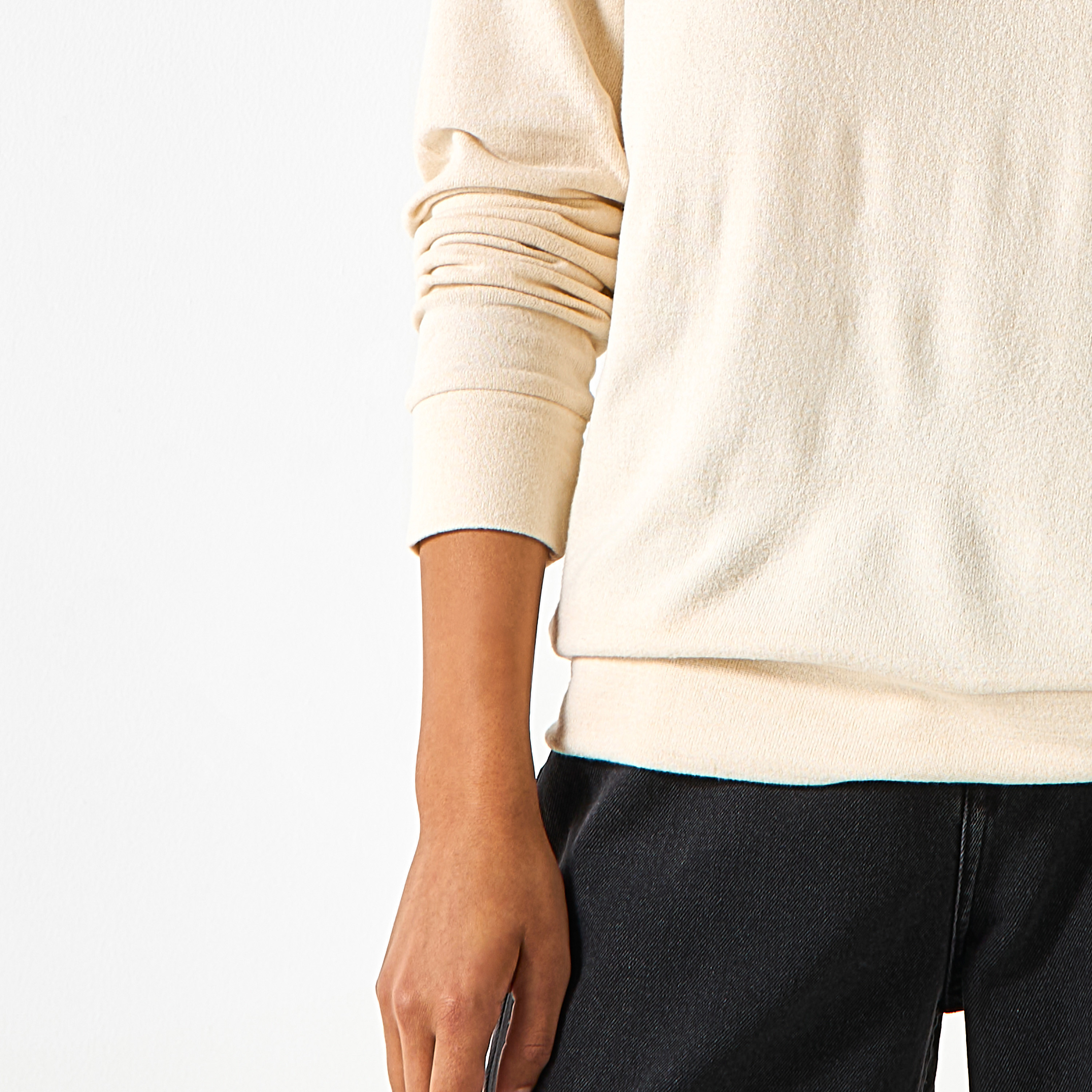 سويت شيرت ناعم الملمس بأكمام طويلة وقصّة مريحة-women-clothing-hoodiesandsweatshirts-sweatshirts-image-8