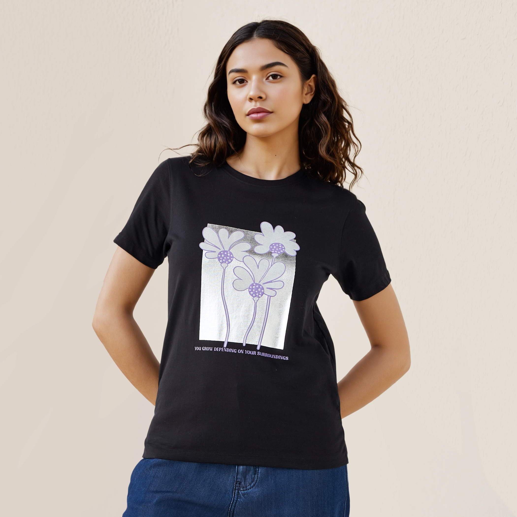 تيشيرت بياقة ضيقة بطبعات زهرية-women-clothing-tshirts-image-1