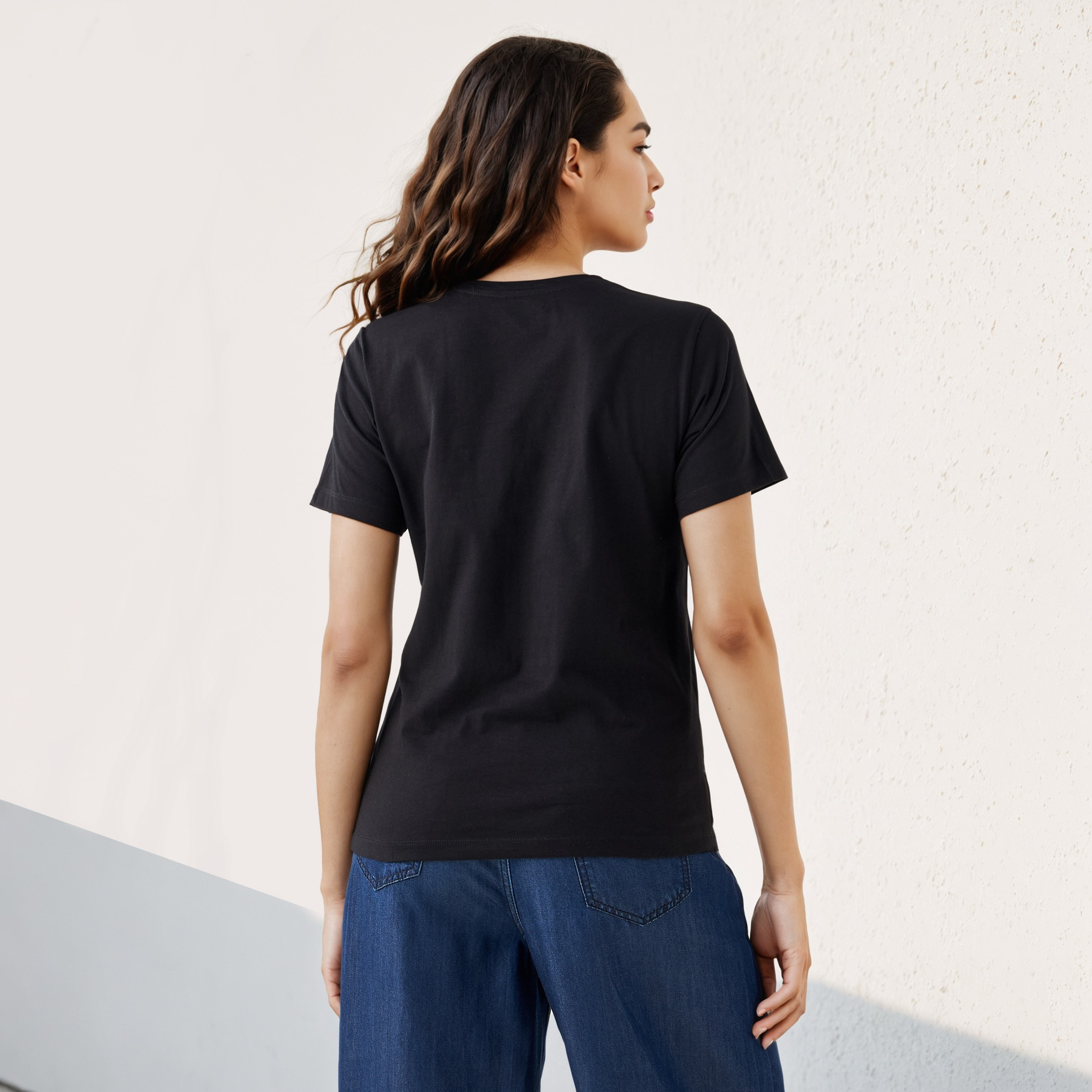 تيشيرت بياقة ضيقة بطبعات زهرية-women-clothing-tshirts-image-3