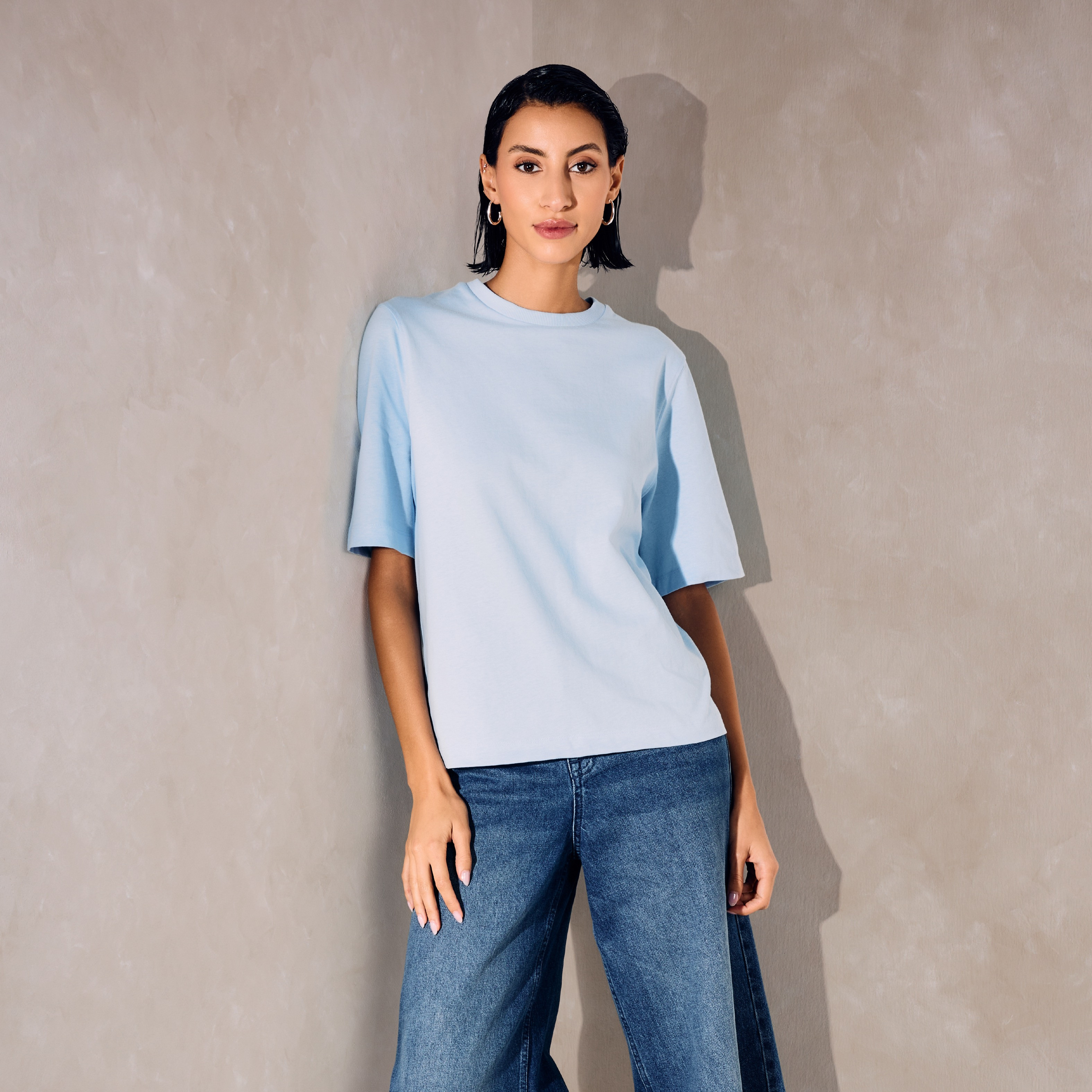 تيشيرت قطن بقصّة مريحة وياقة ضيقة-women-clothing-tshirts-image-1