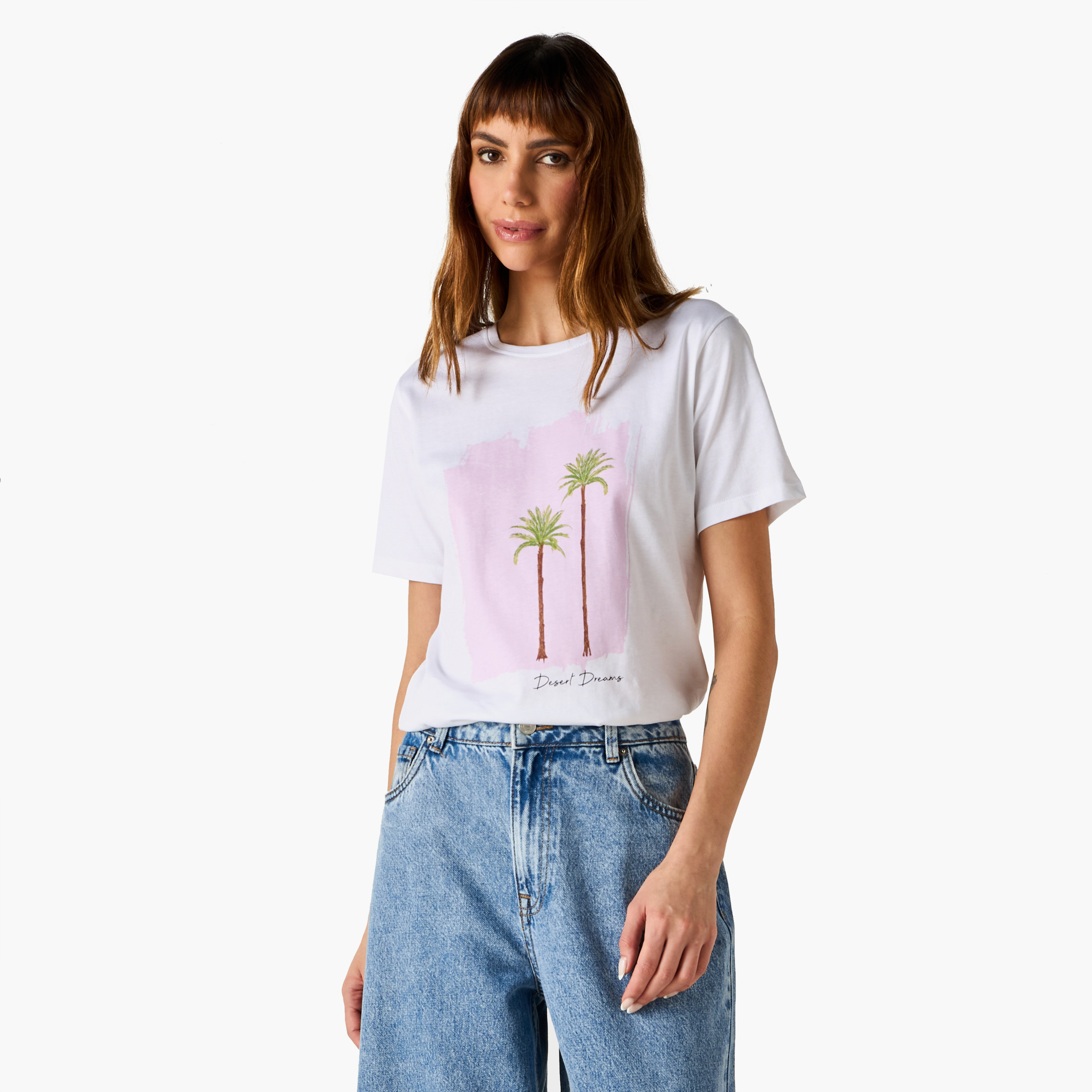 تيشيرت بياقة ضيقة وطبعات جرافيك-women-clothing-tshirts-image-1
