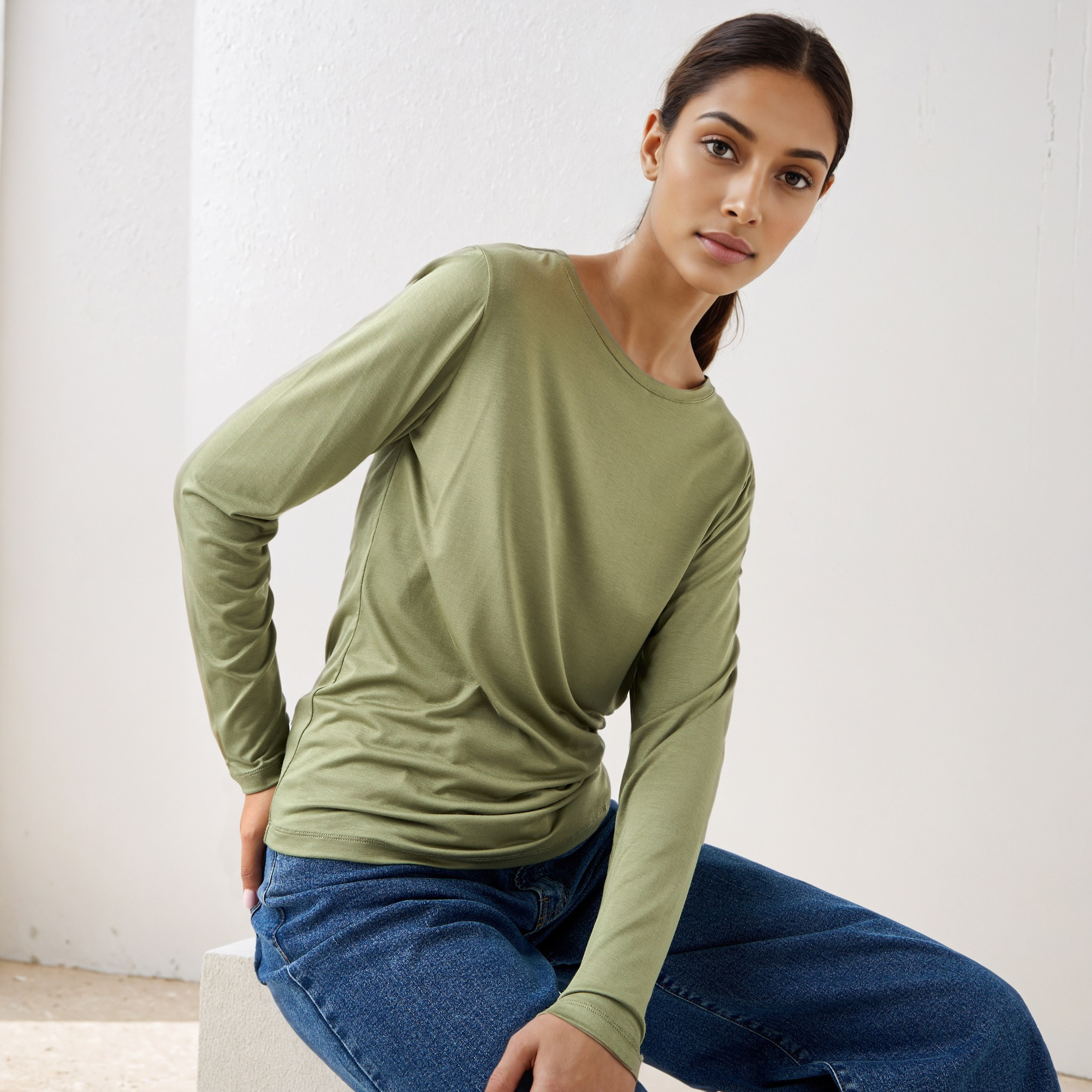 تيشيرت بقصّة سليم وأكمام طويلة-women-clothing-tshirts-image-1