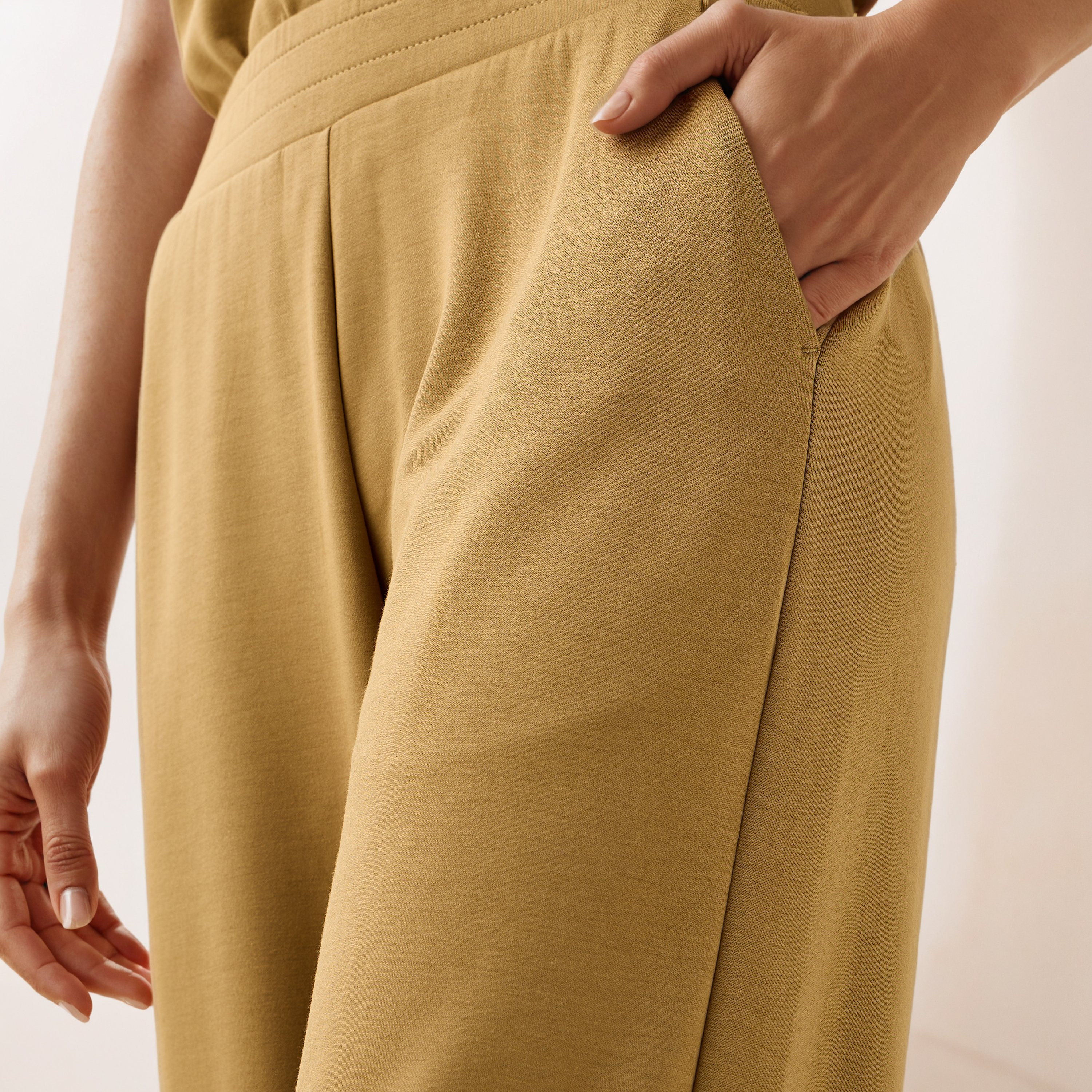 بنطلون رياضي مودال سادة بخصر مطاطي وجيوب-women-clothing-bottoms-joggers-image-4